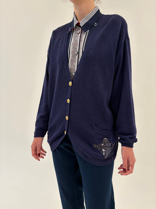Cardigan vintage Navy blue cu tiv rotunjit și emblemă brodată