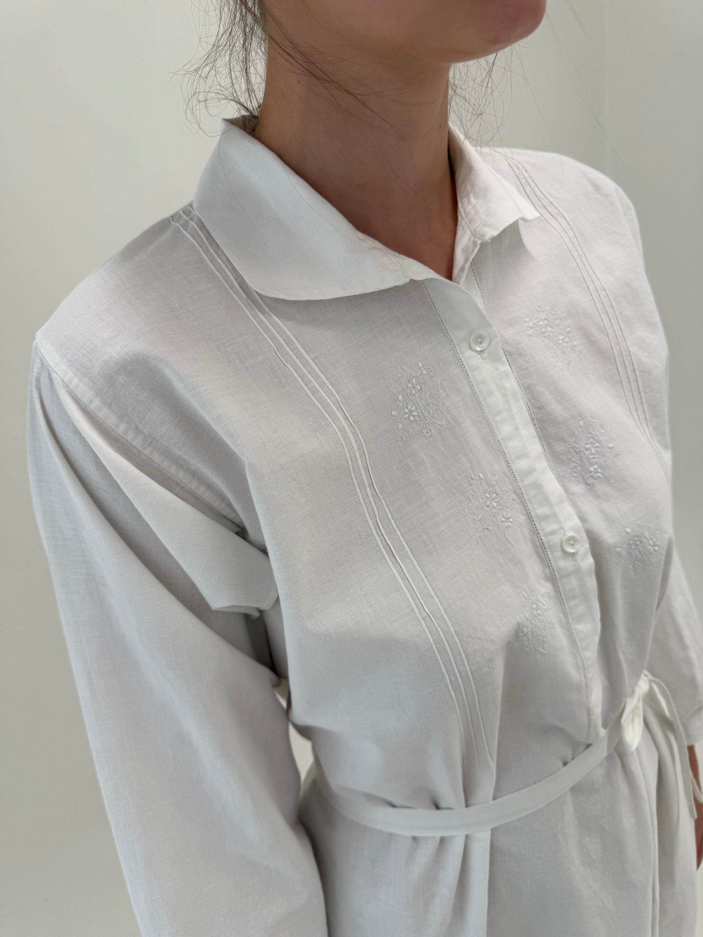 Rochie Old vintage italiană din pânză excepțională de in și bumbac cu broderie manuală