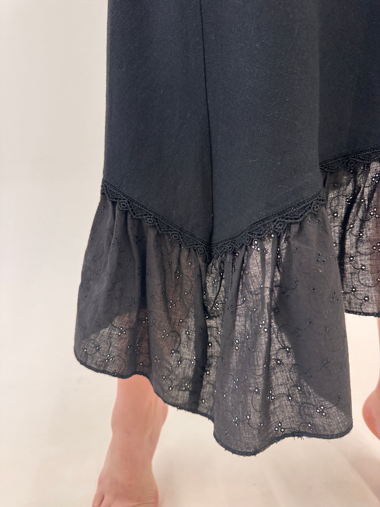 LBD maxi Fendi din pânză de in în croi minimalist cu volan supradimensionat