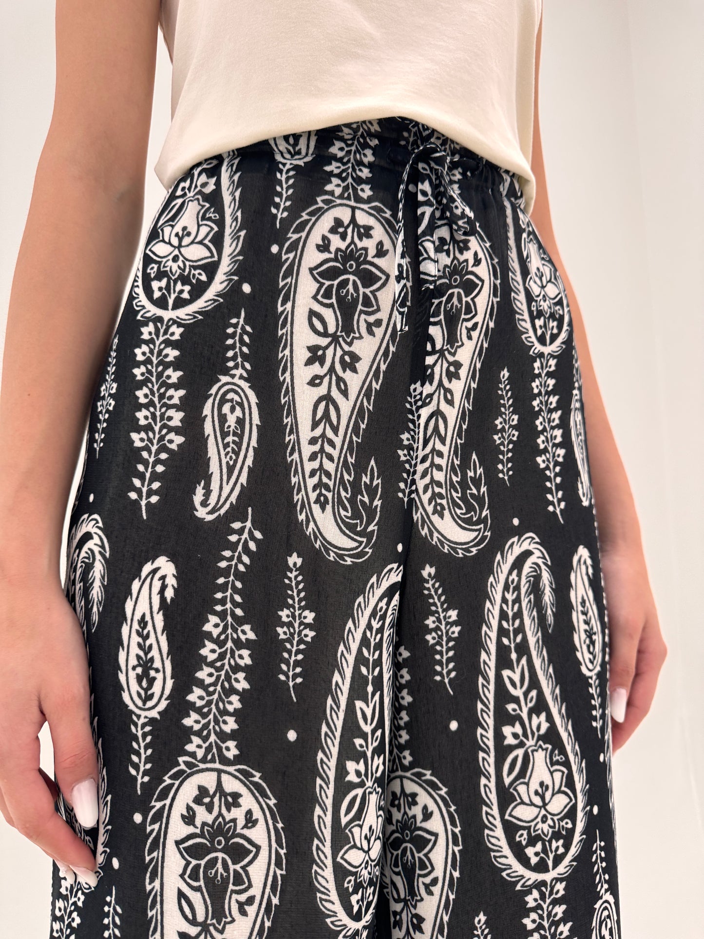 Pantaloni Marella by Max Mara palazzo cu print paisley alb negru și talie elastică