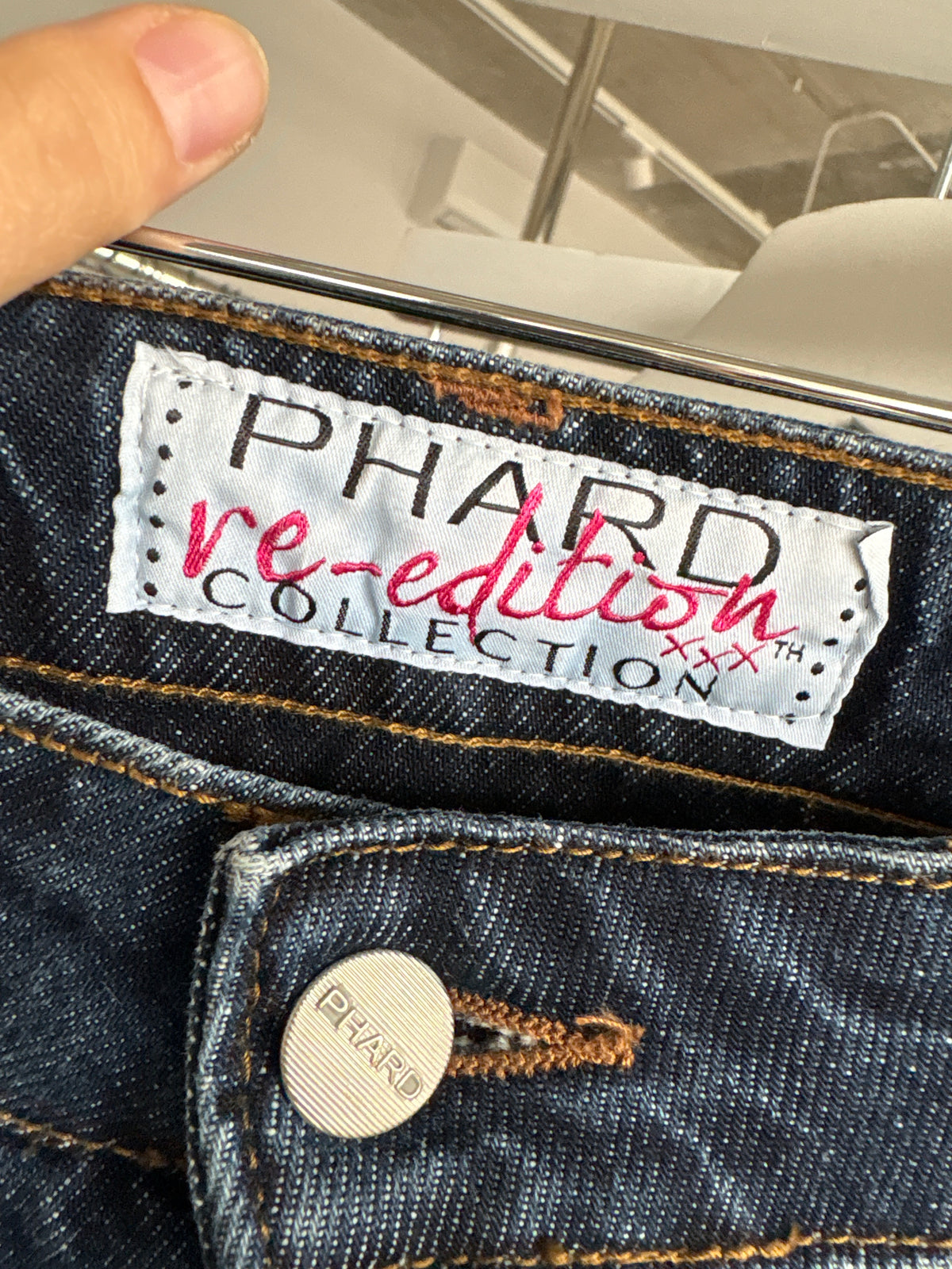 Jeans dark wash premium din bumbac gros în croi super revenit în trend