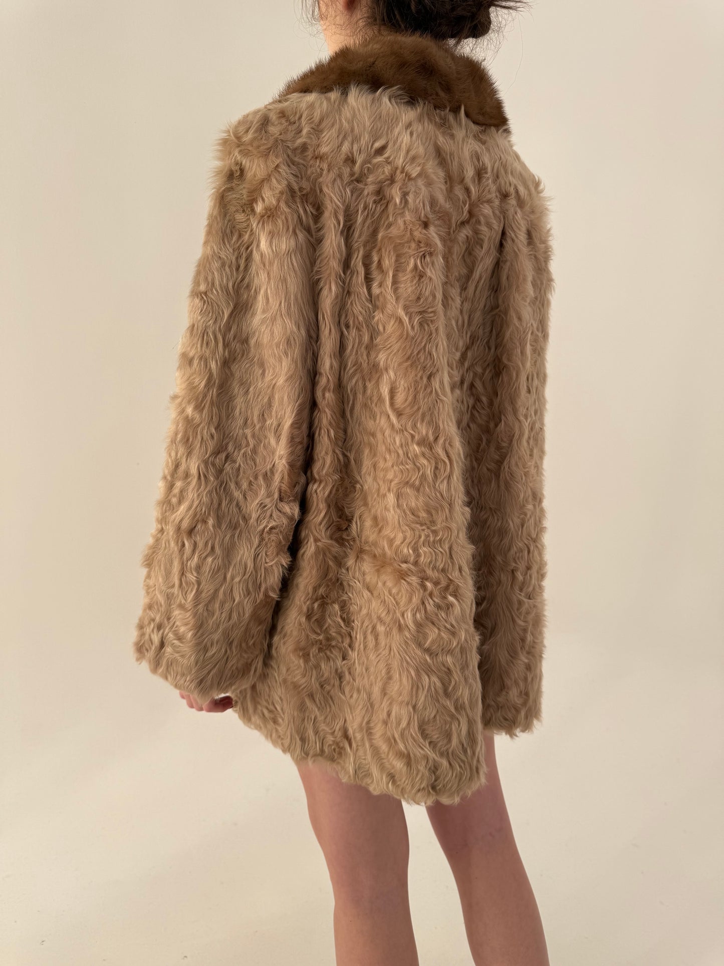 Blană vintage luxury mouton frisé light camel cu guler din blană de nurcă