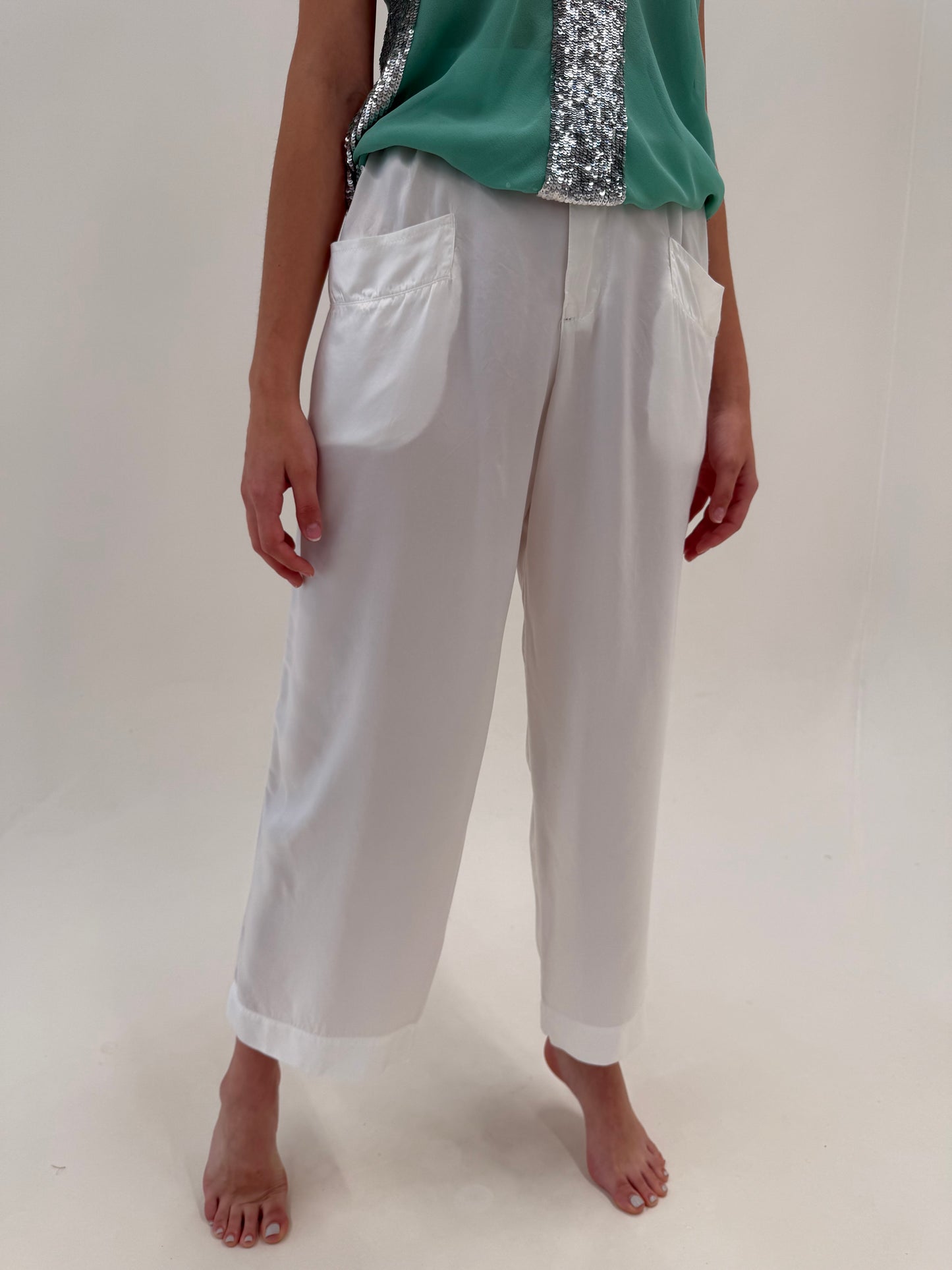 Pantaloni palazzo din twill de mătase naturală excepțional cu influențe chic casual