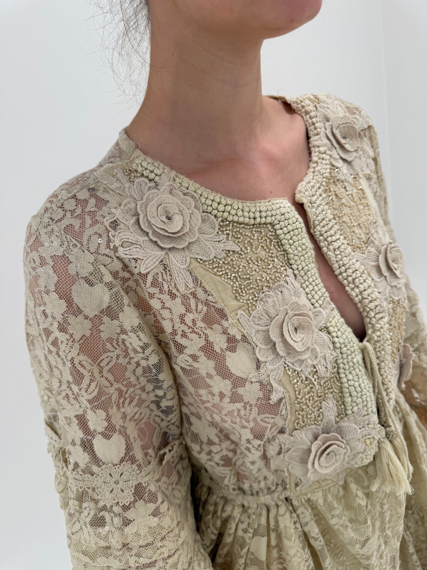 Rochie nude în stil Zimmerman din dantelă Chantilly cu aplicații florale și aplicații 3D
