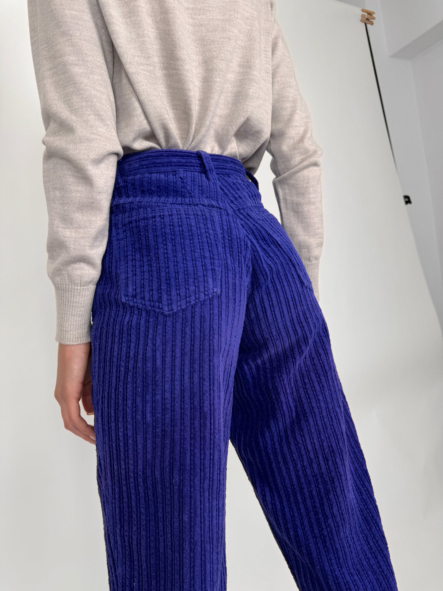 Pantaloni vintage din corduroy moale de bumbac în culoare tare