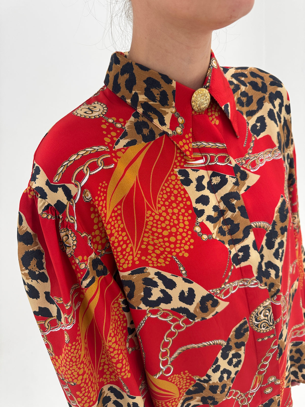 Cămașa statement Elegance cu print în stil Versace și revere mari
