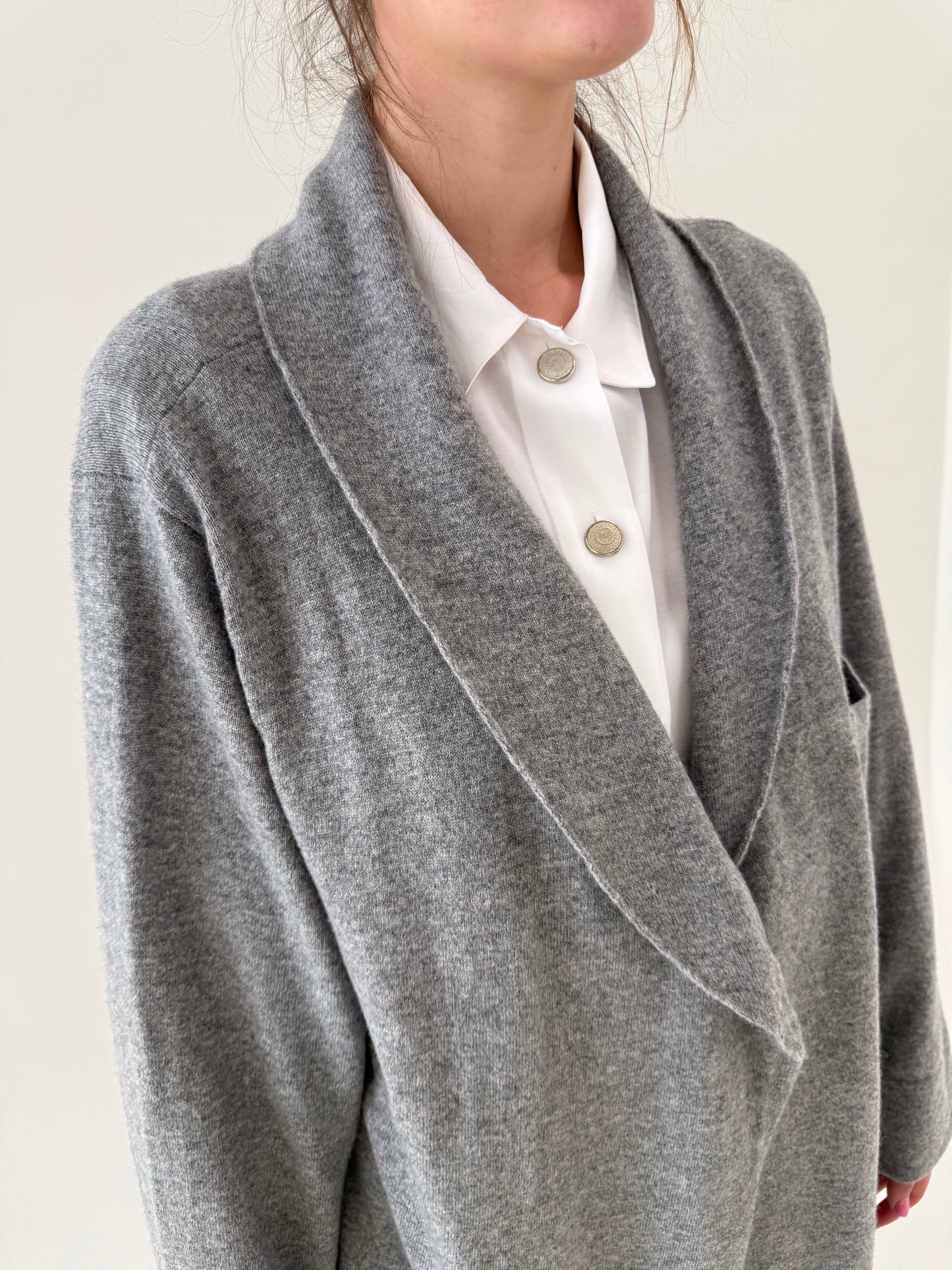 Pardesiu din cașmir silver gray cu revere rotunjite și buzunare