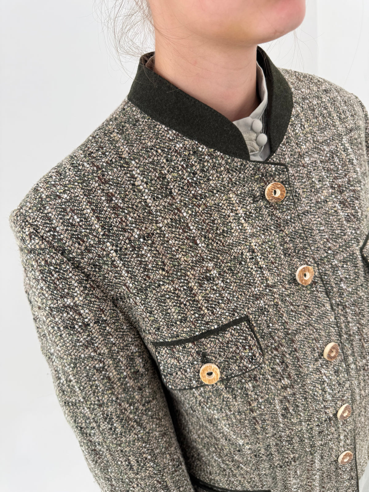 Sacou din tweed excepțional de lana cu nasturi aurii și croi ușor boxy