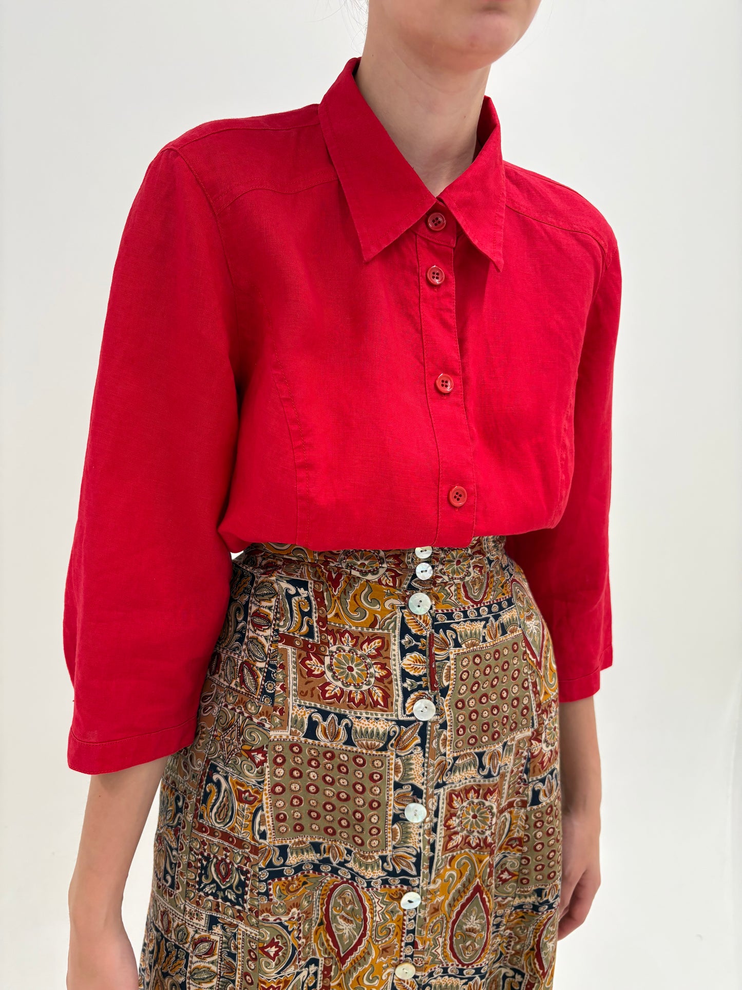 Cămașa din in cherry red cu mânecă 3/4