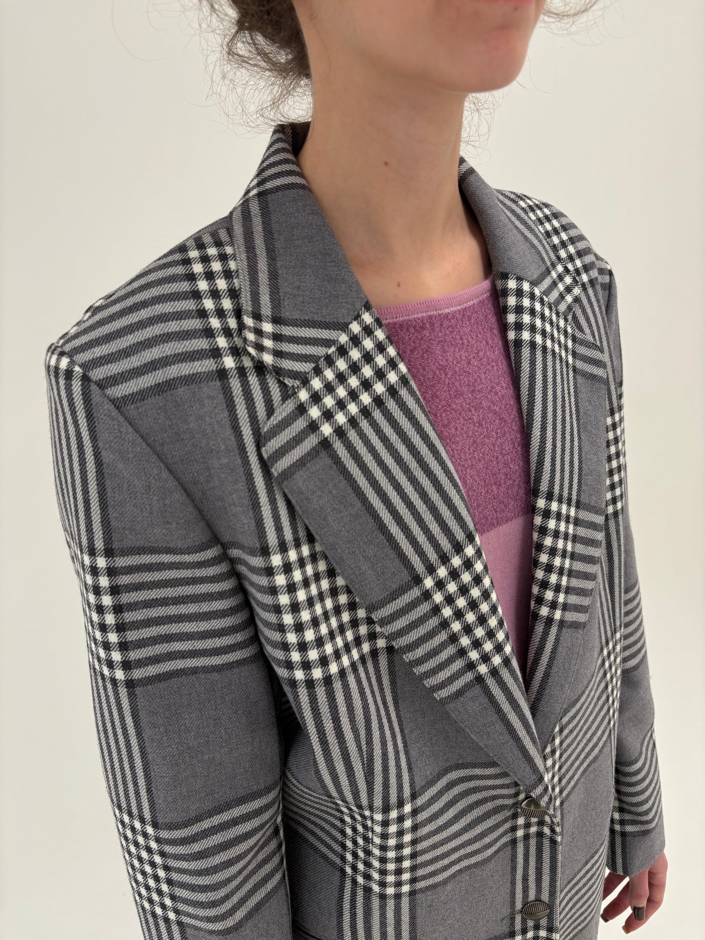 Sacou în carouri din stofă de lana extrafina pura certificată în croi lung