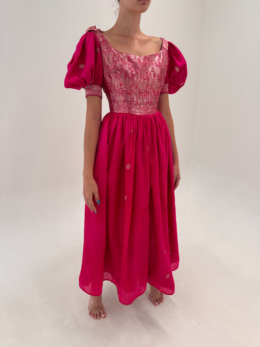 Rochie vintage din țesătură de mătase naturală cu corsaj și inserții prețioase