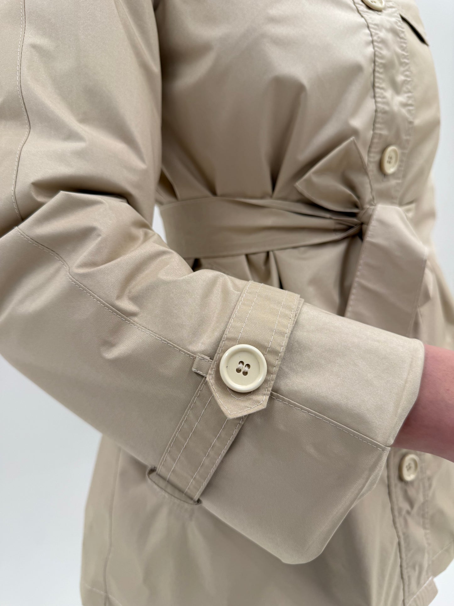 Trench impermeabil camel cu talie reglabilă marcată