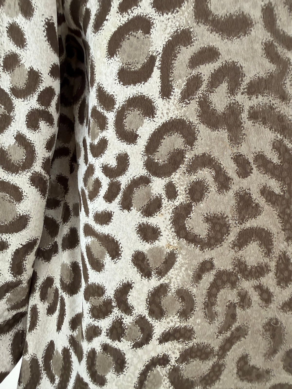 Cămașa din mătase naturală animal print în croi chic