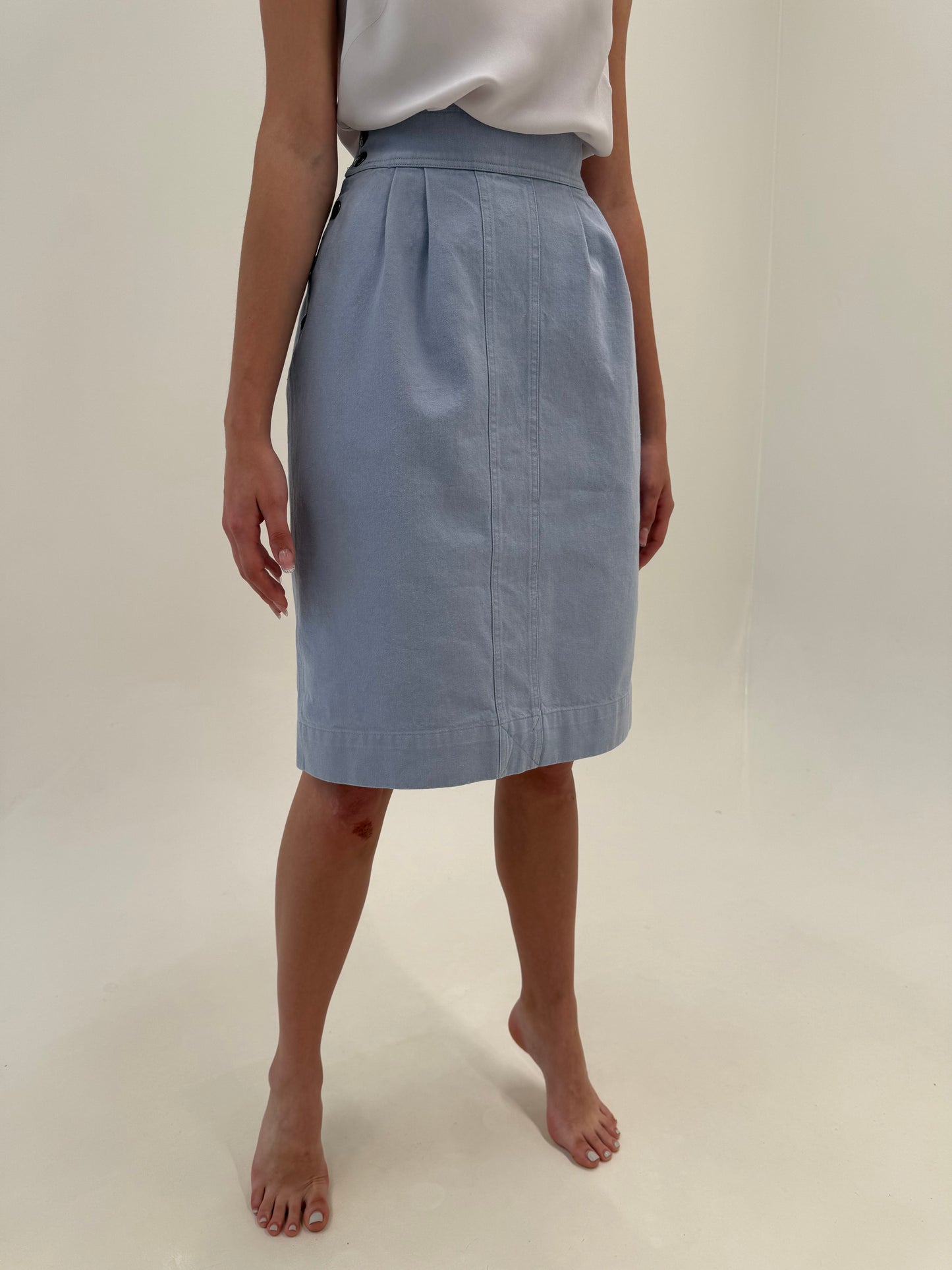 Fustă Fendi baby blue din jeans moale cu pense și talie ultra marcată înaltă
