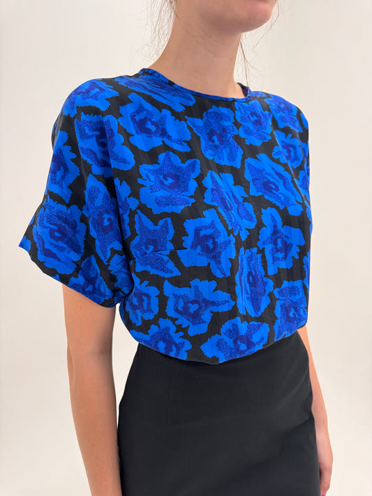 Top cu print superb albastru regal din mătase naturală in croi lejer