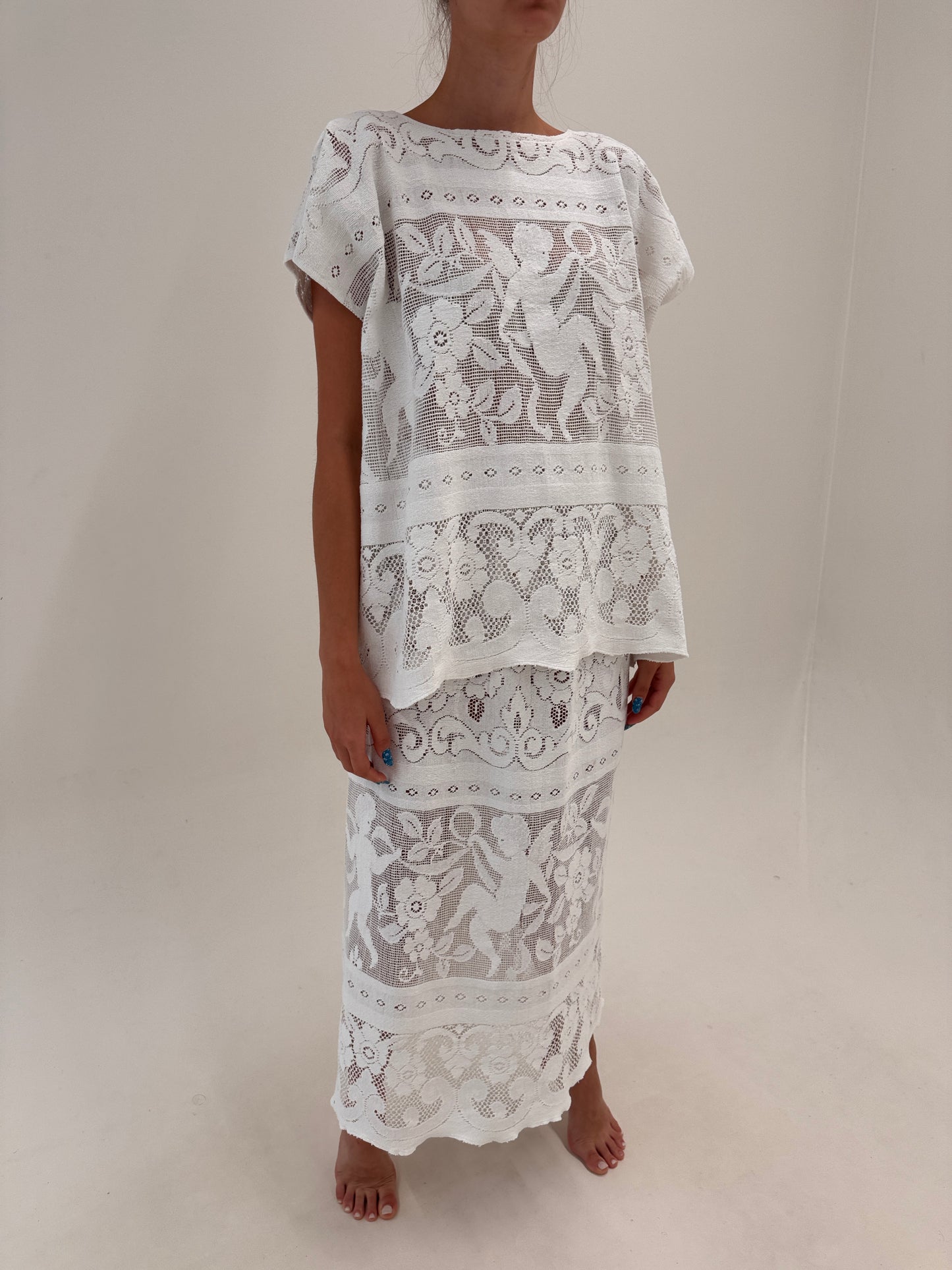 Set excepțional integral din macrame fin cu top lejer și fustă maxi