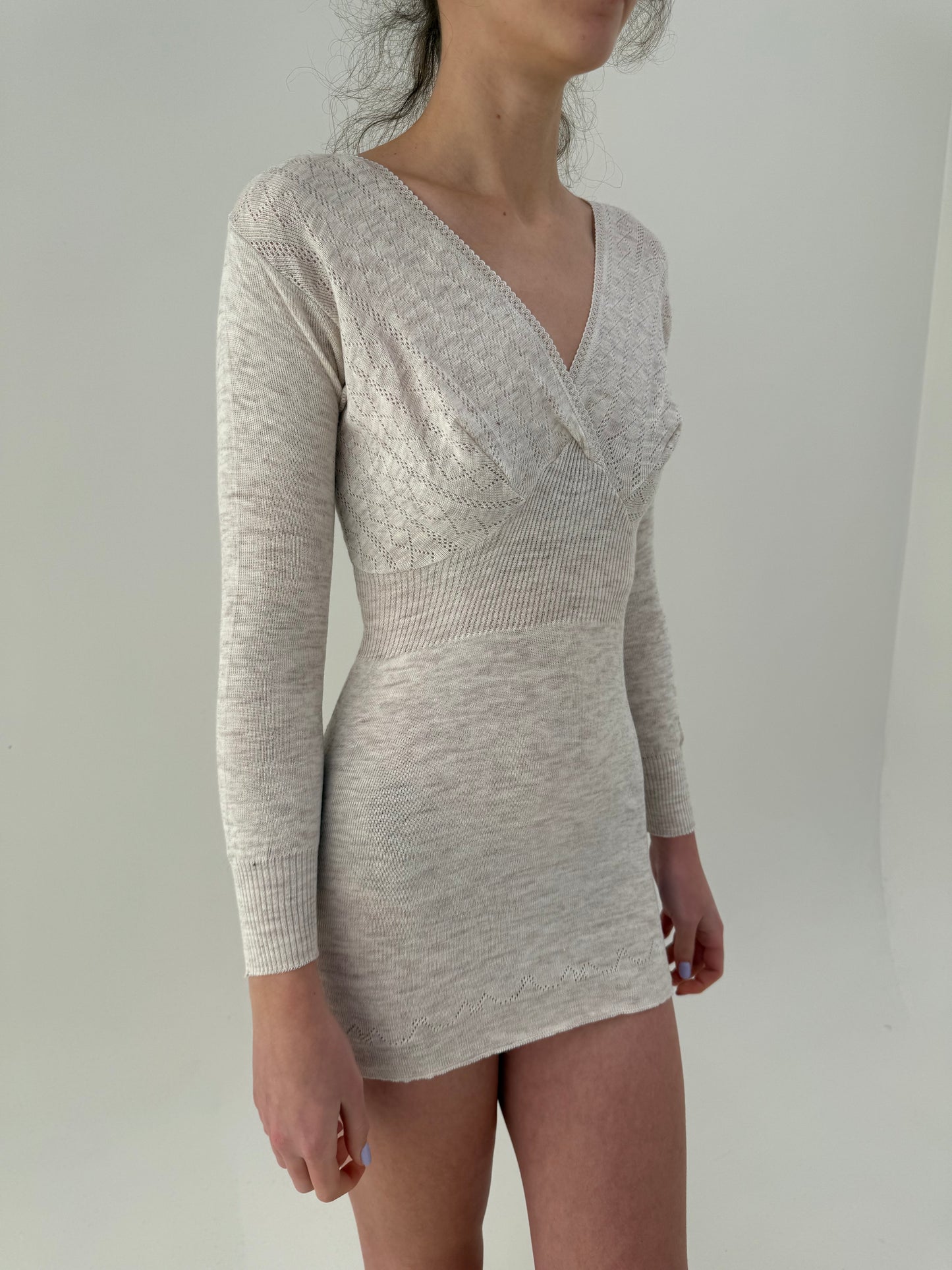 Rochie mini cambrata din lana extrafina irestringibila italiană