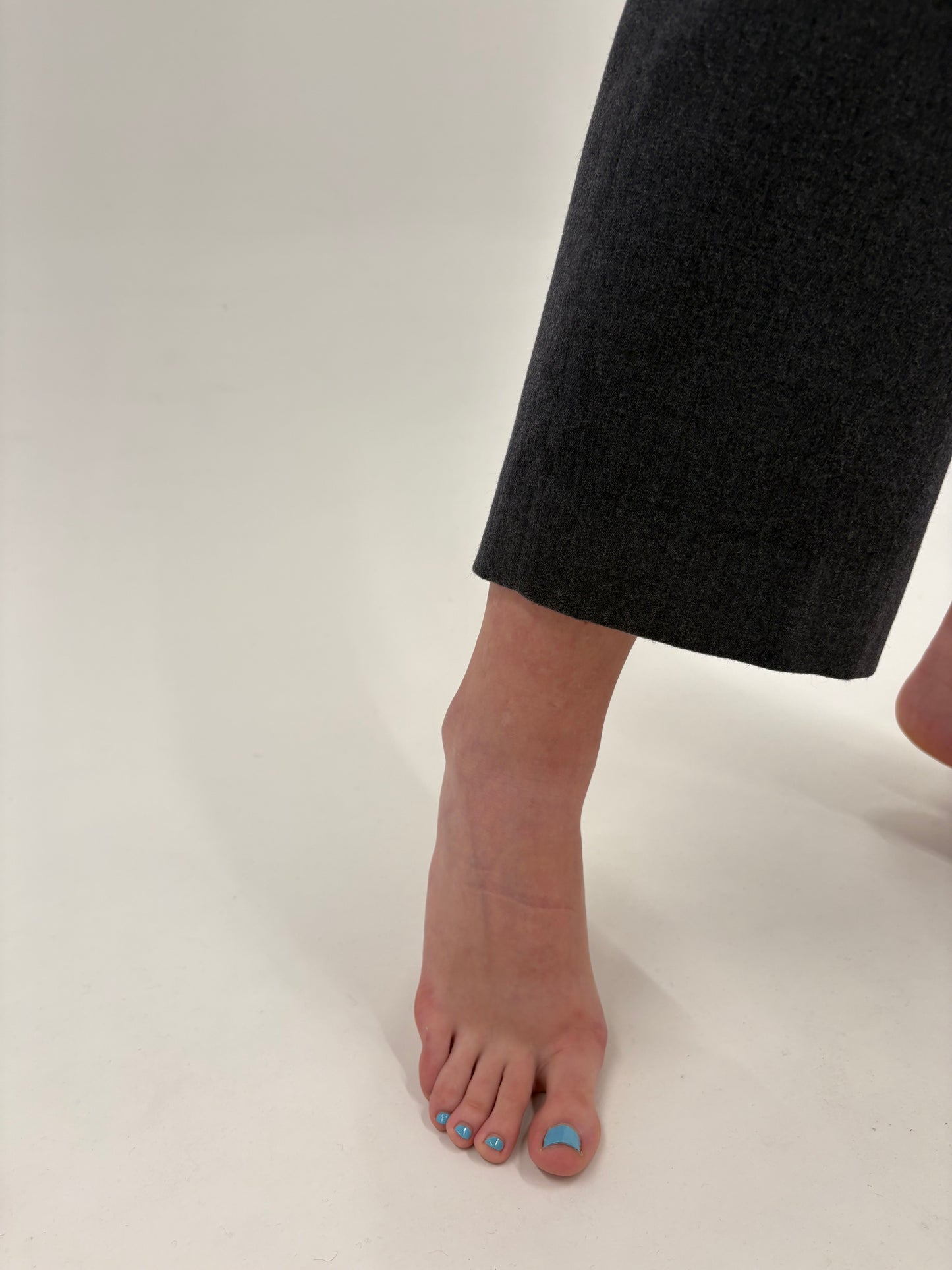 Pantaloni italienești charcoal gray din lana plină extrafina confort