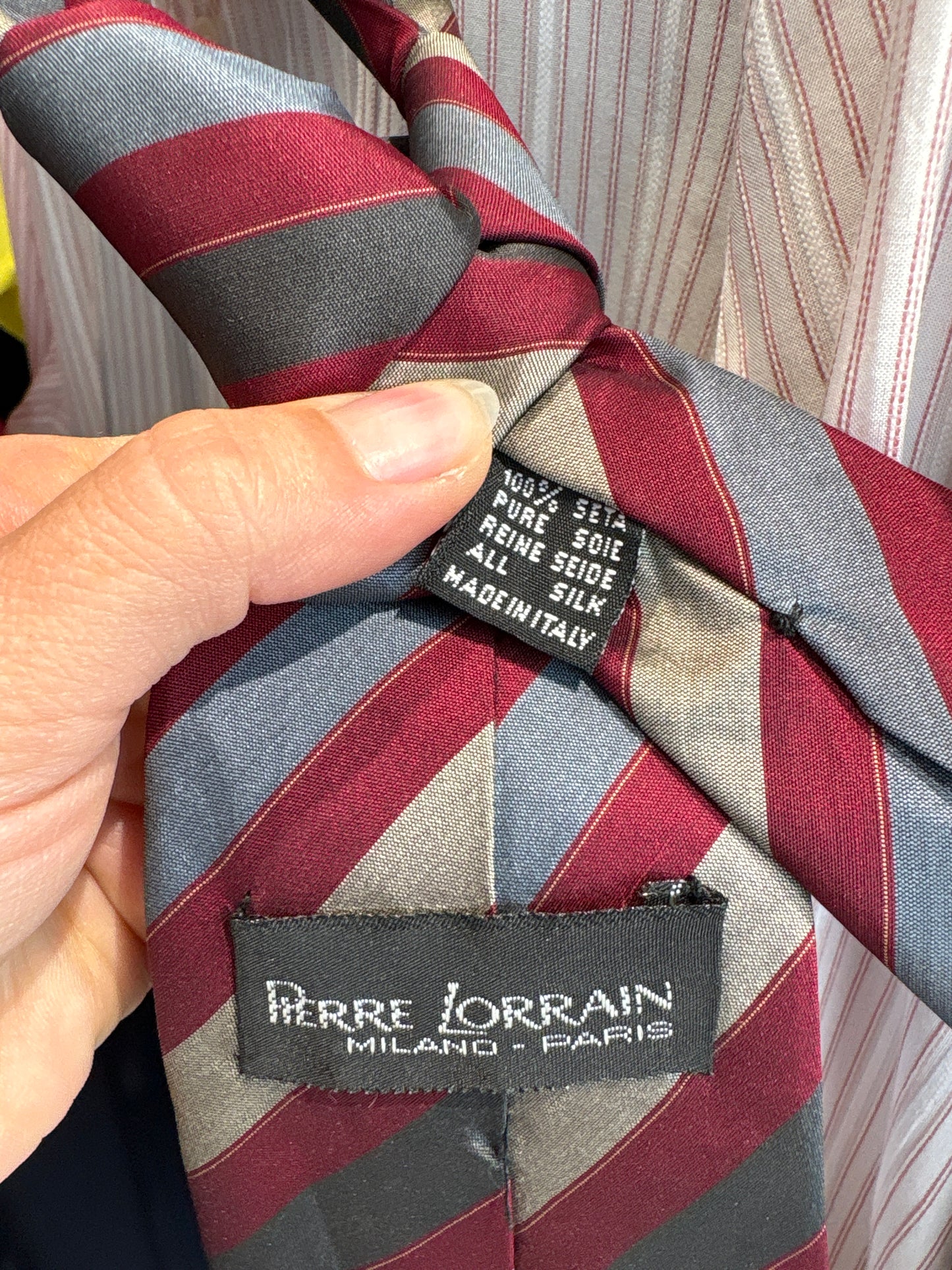 Gravată italiană în dungi oxblood din mătase naturală