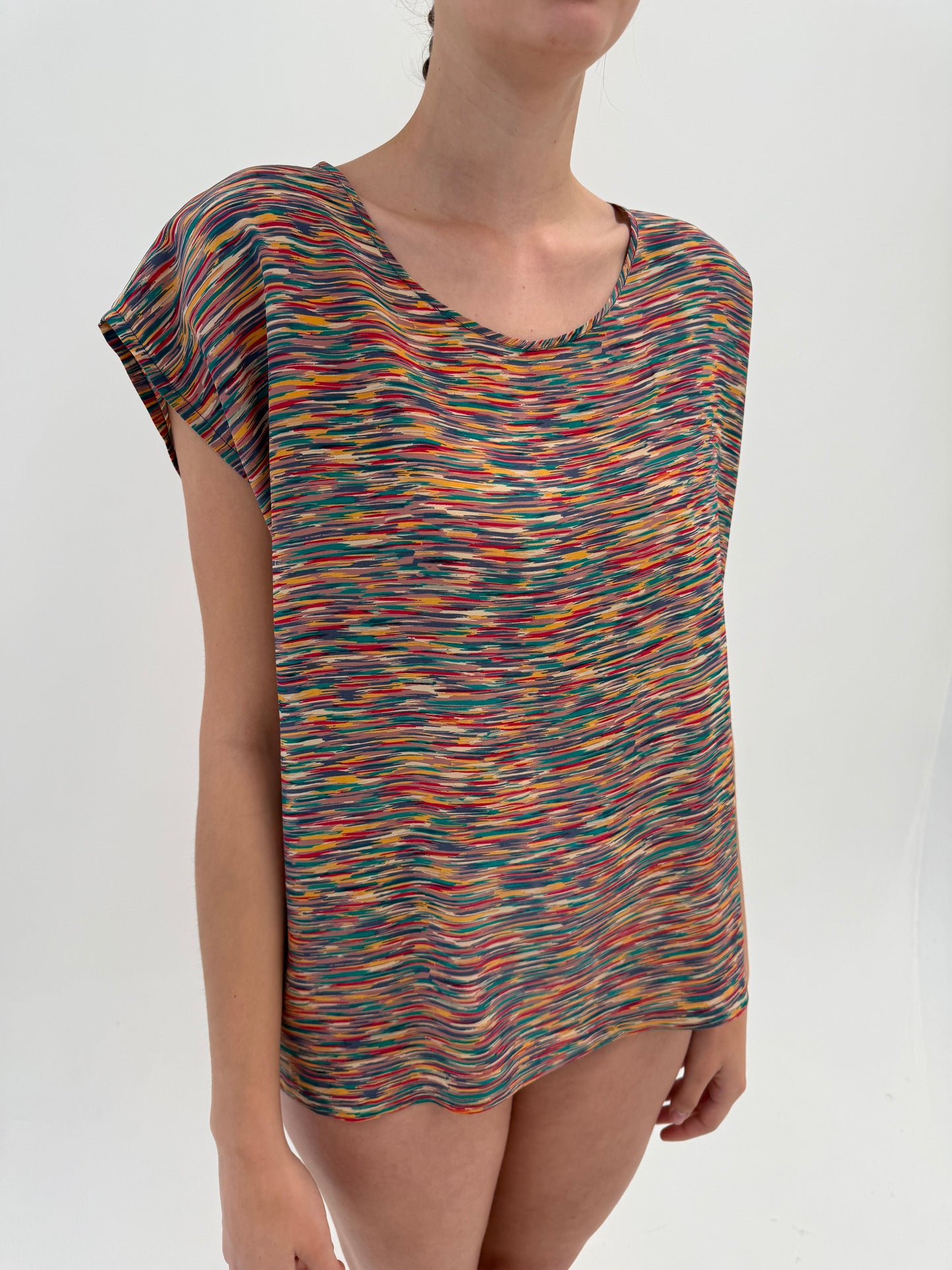 Top în croi lejer din mătase naturală cu print în stil Missoni