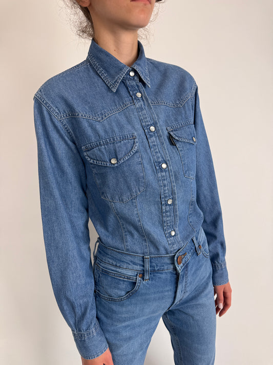 Cămașa vintage din jeans moale ușor cambrata
