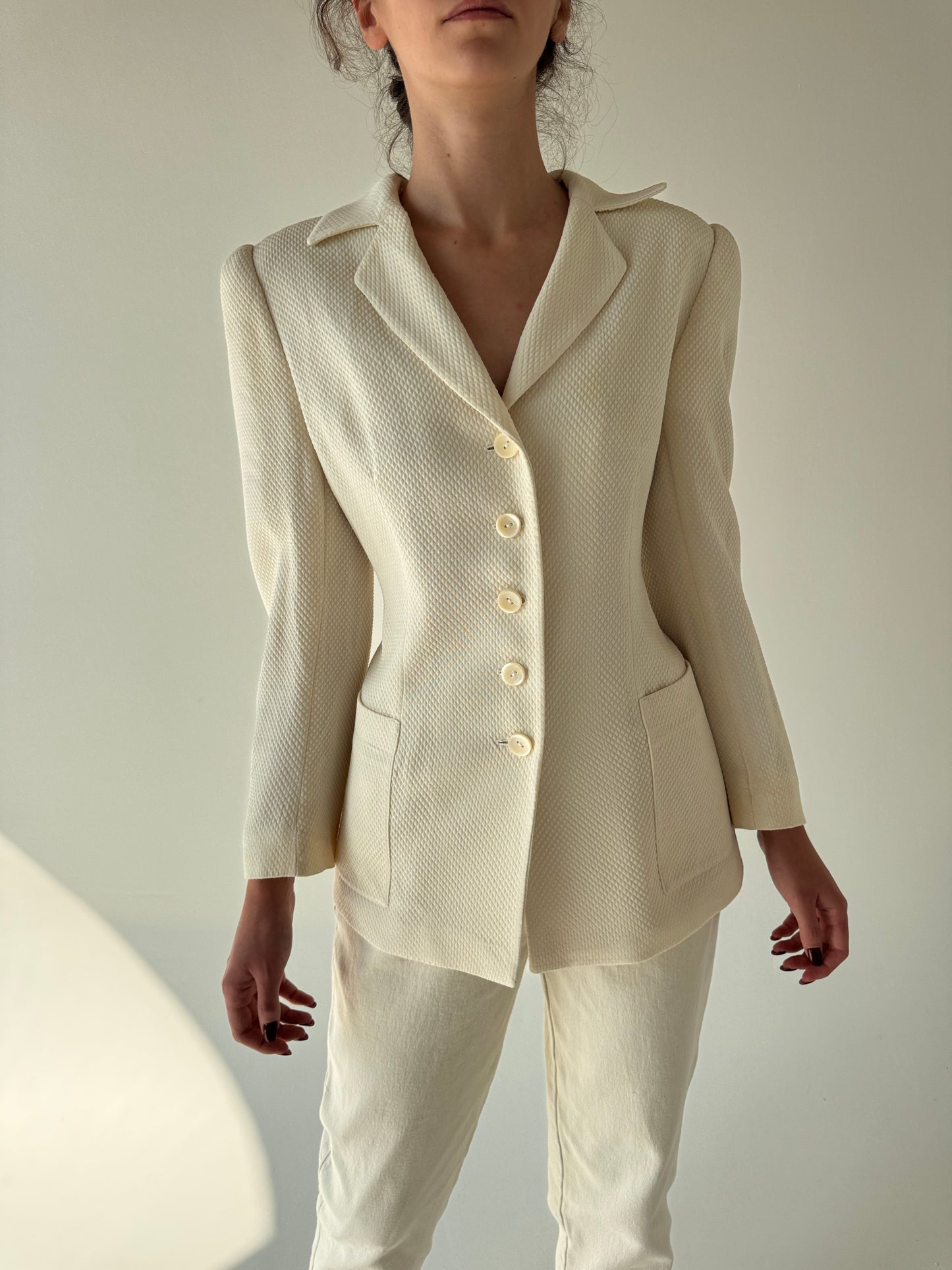 Sacou luxury italian cambrat butter white din stofita gofrată de la zi la seară