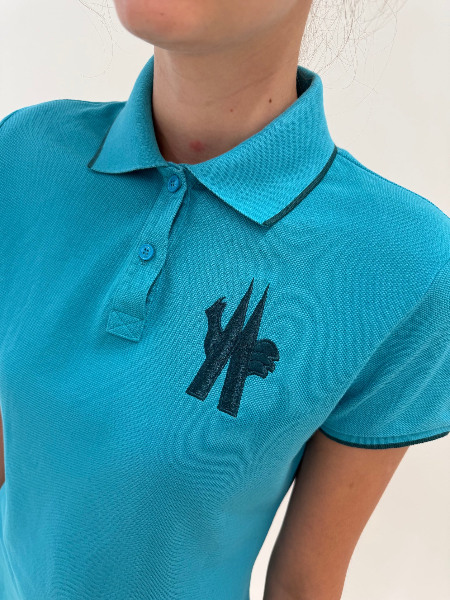 Top polo Moncler aqua blue din bumbac de gramaj mare