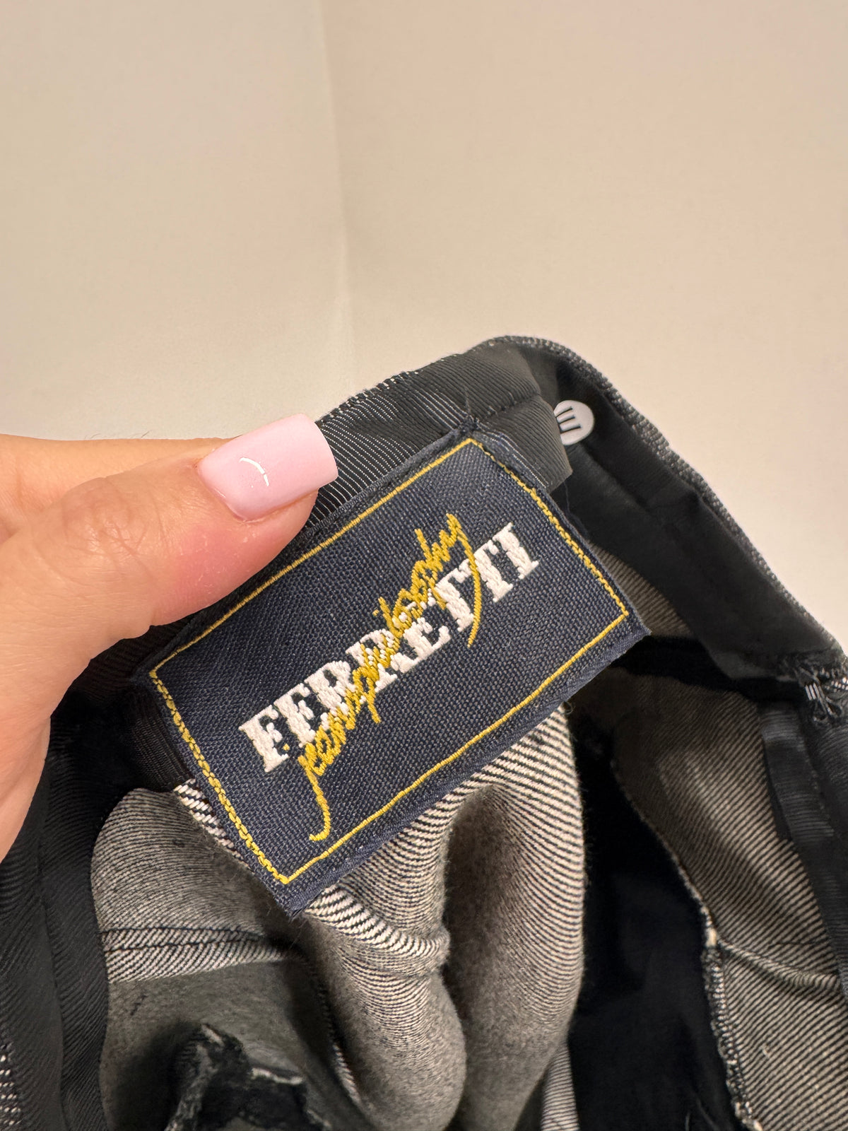 Fustă vintage Alberta Feretti din jeans excepțional și croi chic cu buzunare oblice