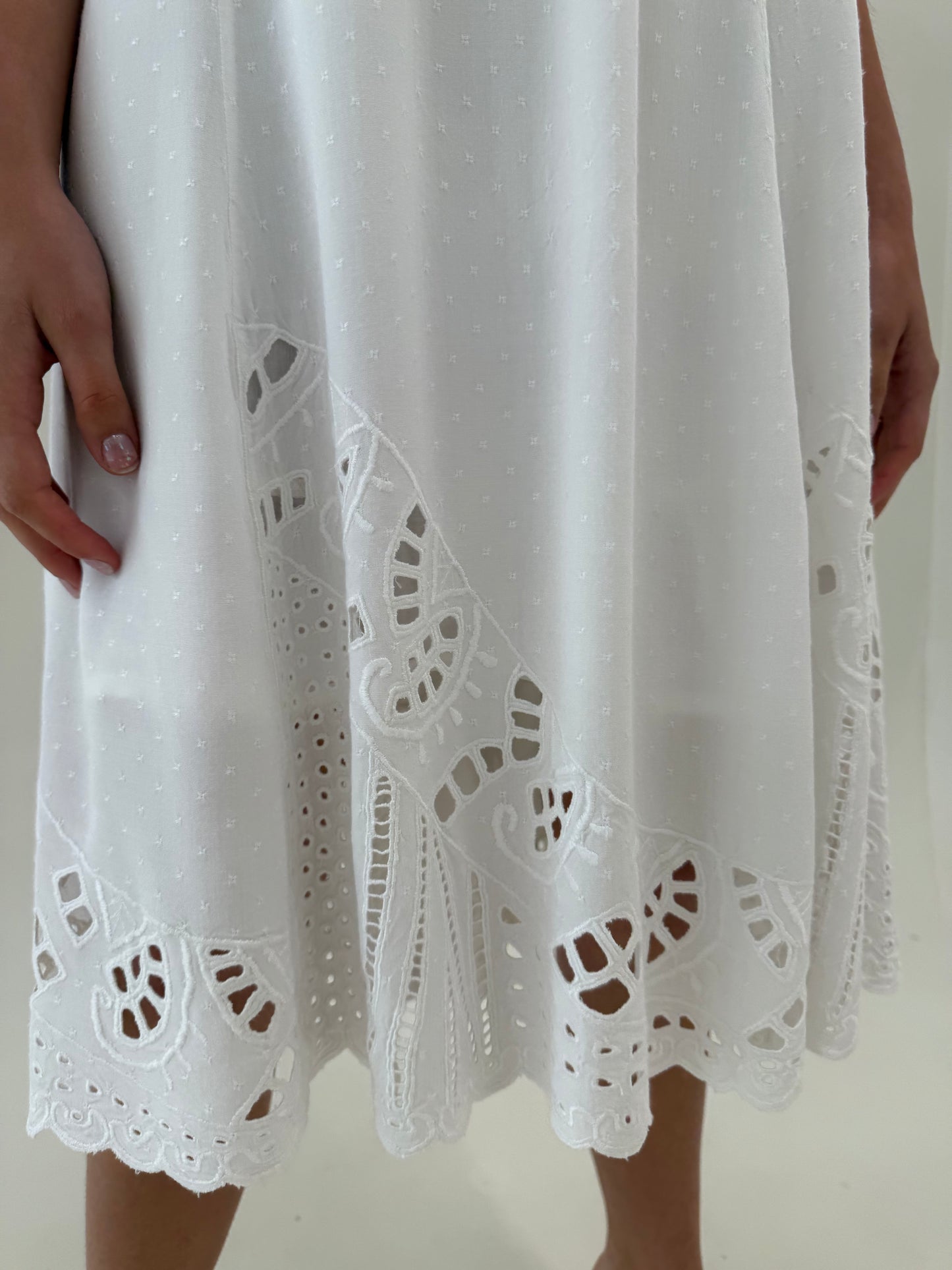 Fustă midi super vaporoasă albă cu broderie anglaise și talie ultra înaltă