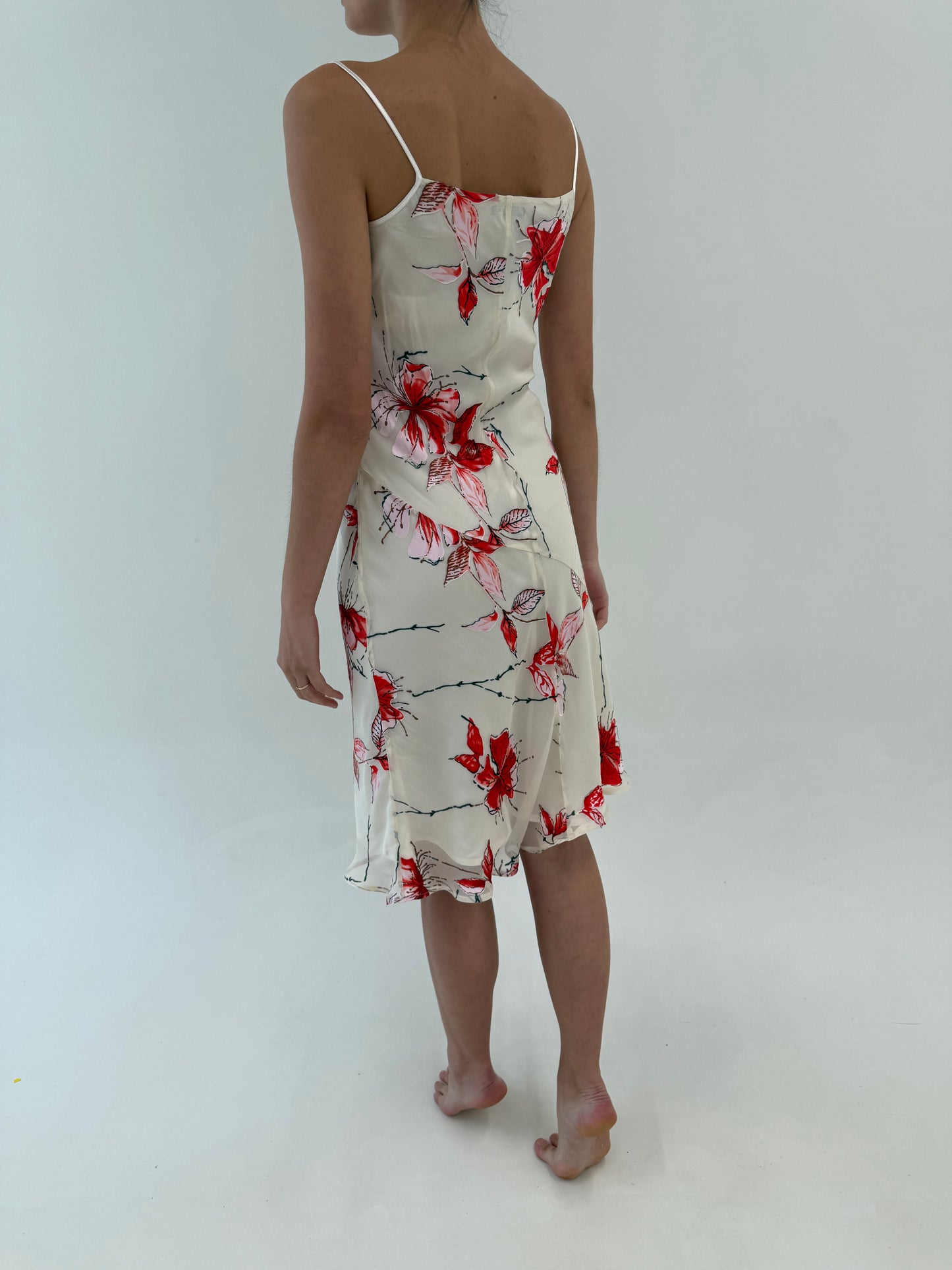 Rochie din mătase naturală tip furou midi în bie cu print floral de la zi la seară
