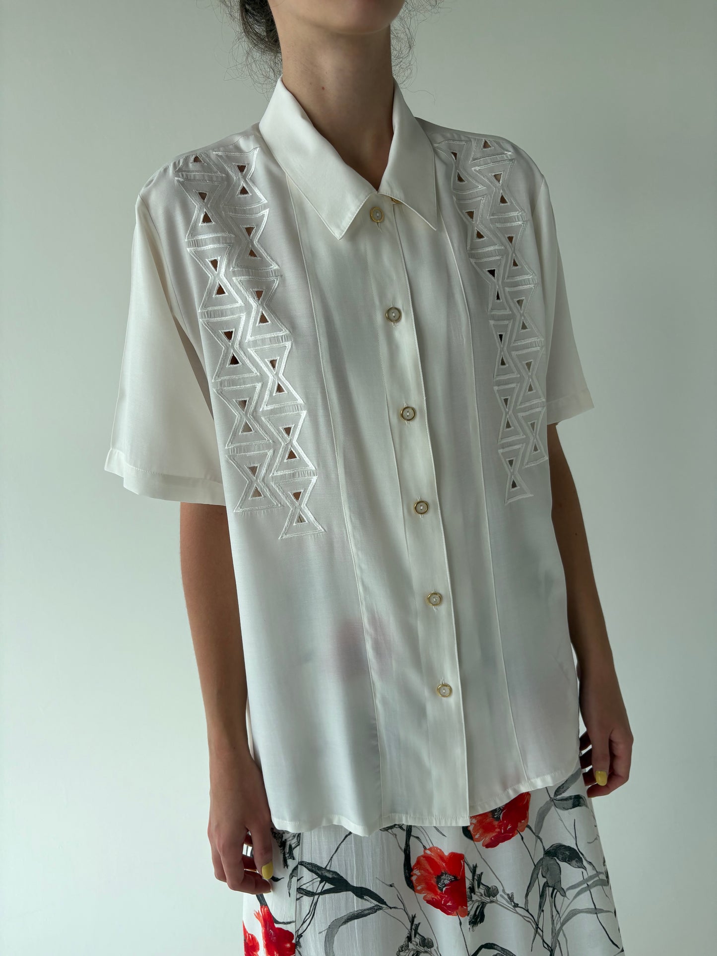 Cămașa vintage din panzica cu broderie anglaise