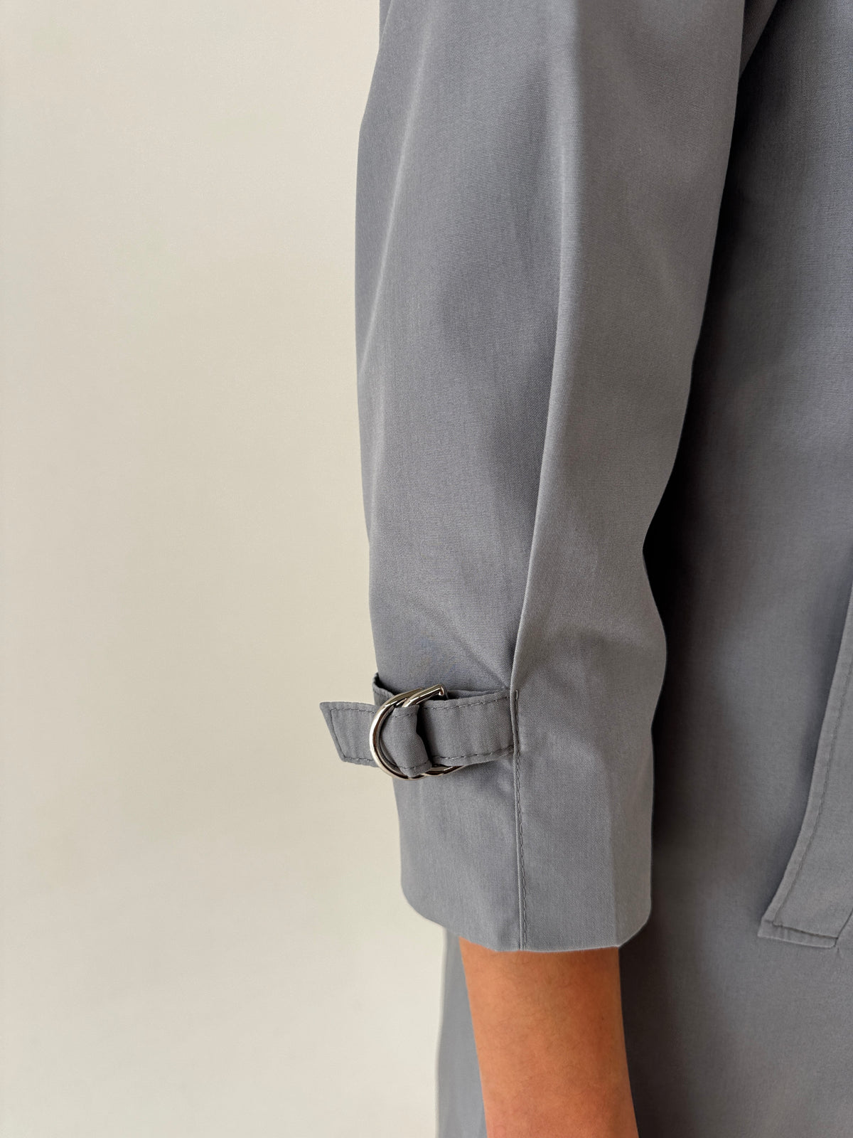 Trench vintage petite din gabardină cu închidere metalică argintie slate gray
