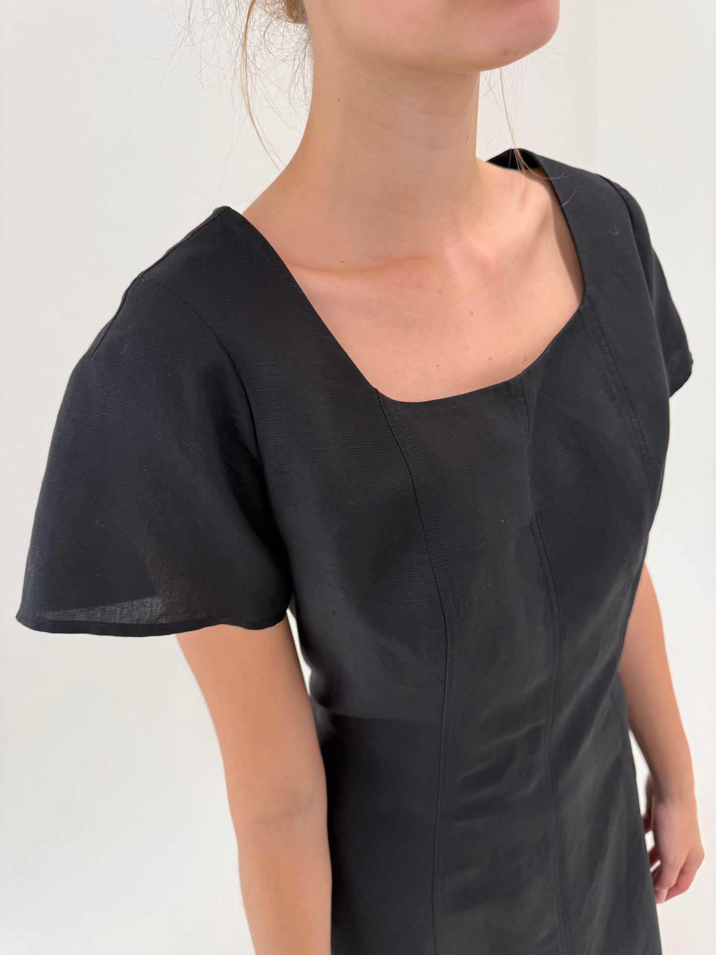 LBD negru maxi din in premium in croi minimalistcu buzunare