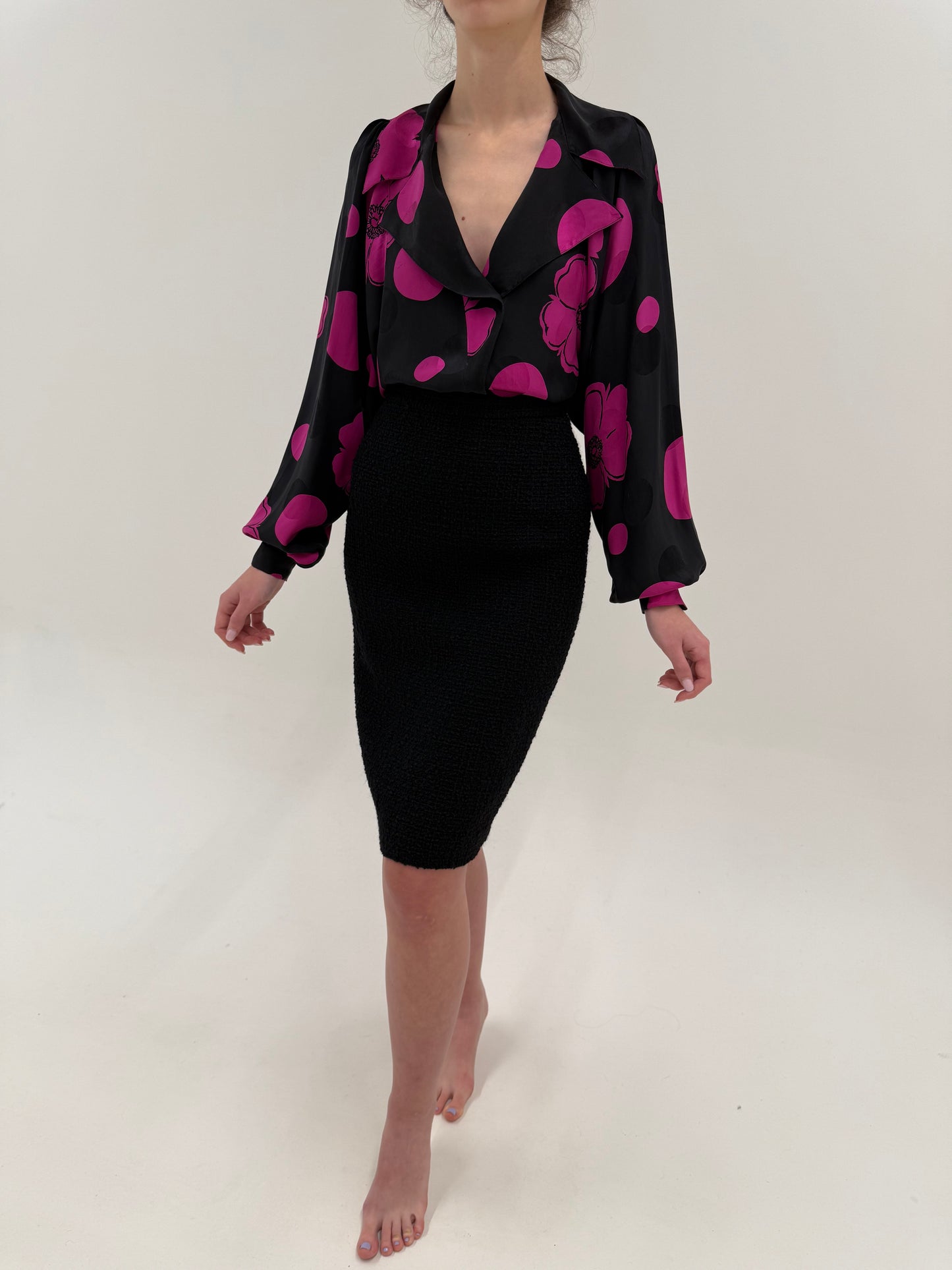 Deux piece negru în stil Chanel din boucle de lana cu nasturi aurii