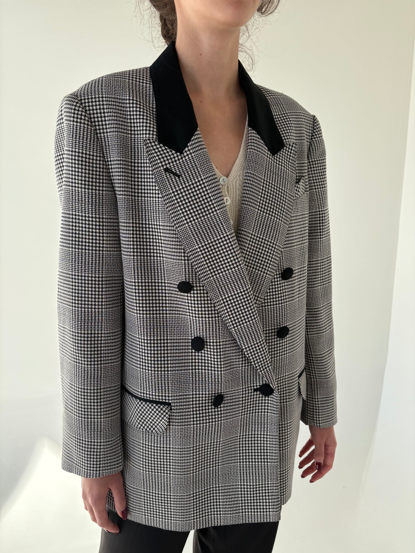 Sacou vintage în carouri alb negru cu închidere dublă din lana extrafina