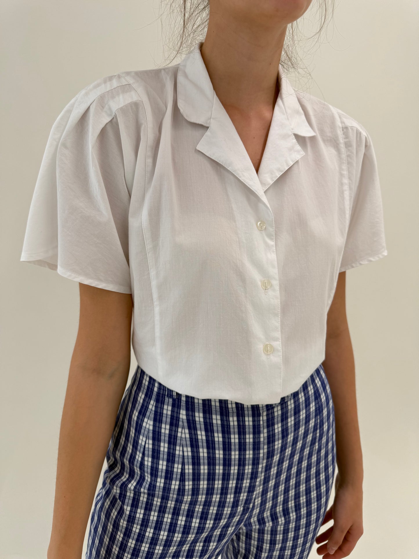 Cămașa clasică cu un twist chic din poplin de bumbac