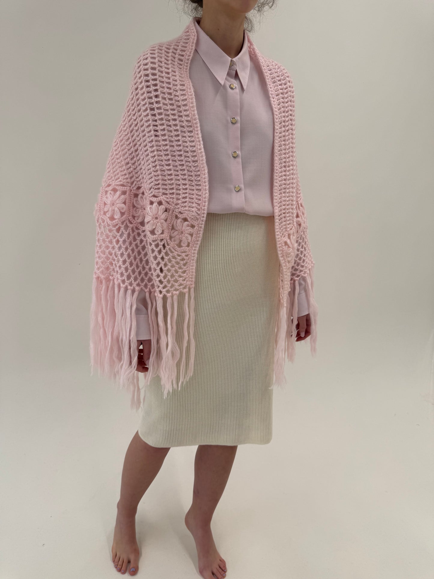 Capa vintage italiană roz pudrat lucrată manuală din lana extrafina