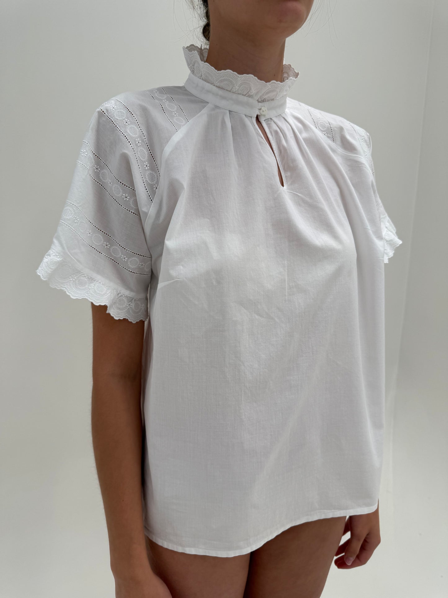 Cămașa vintage bijuterie cu broderie manuală extrem de fină