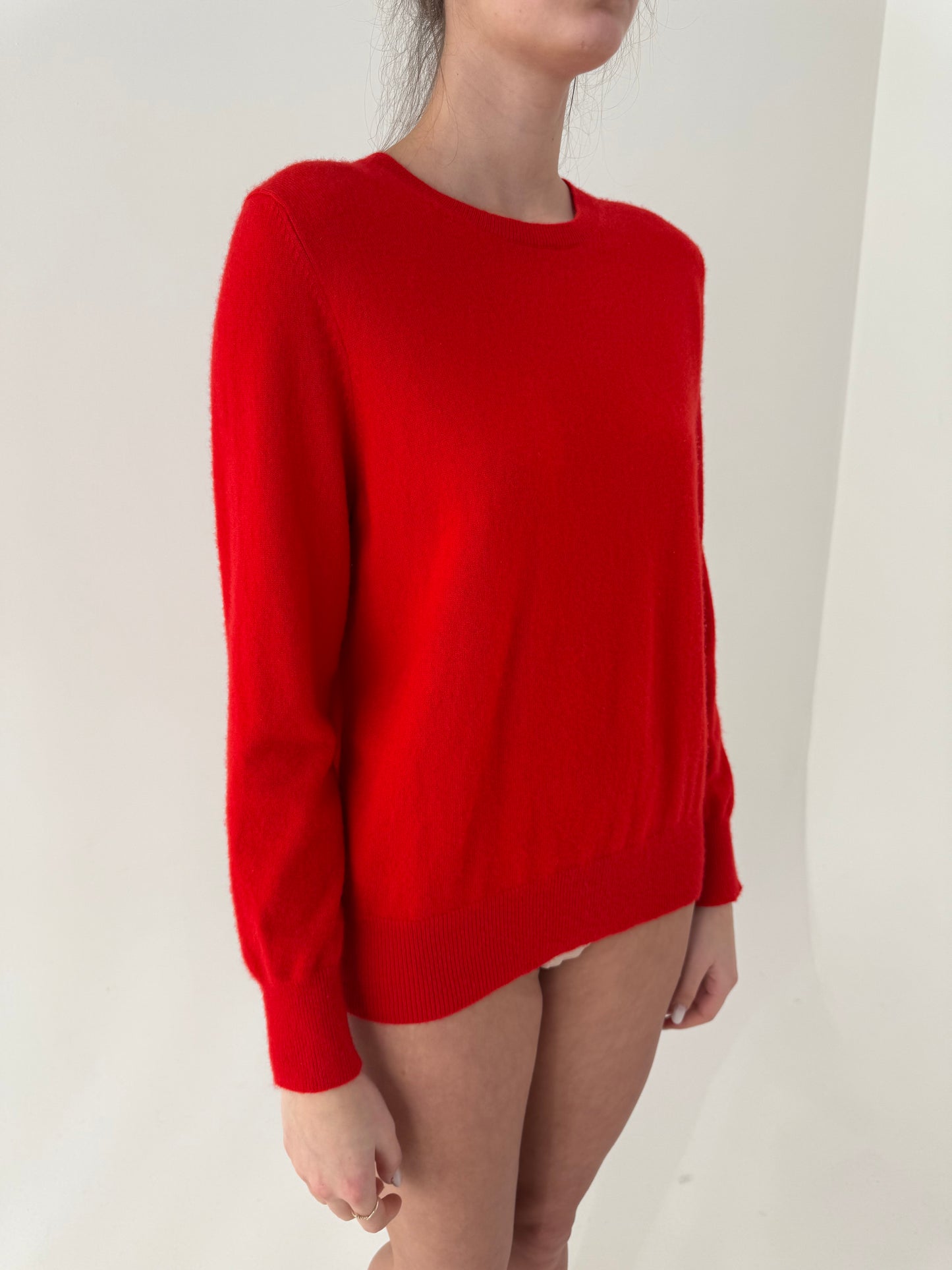 Pulover crew neck din cașmir roșu tare cu manșete îngustate