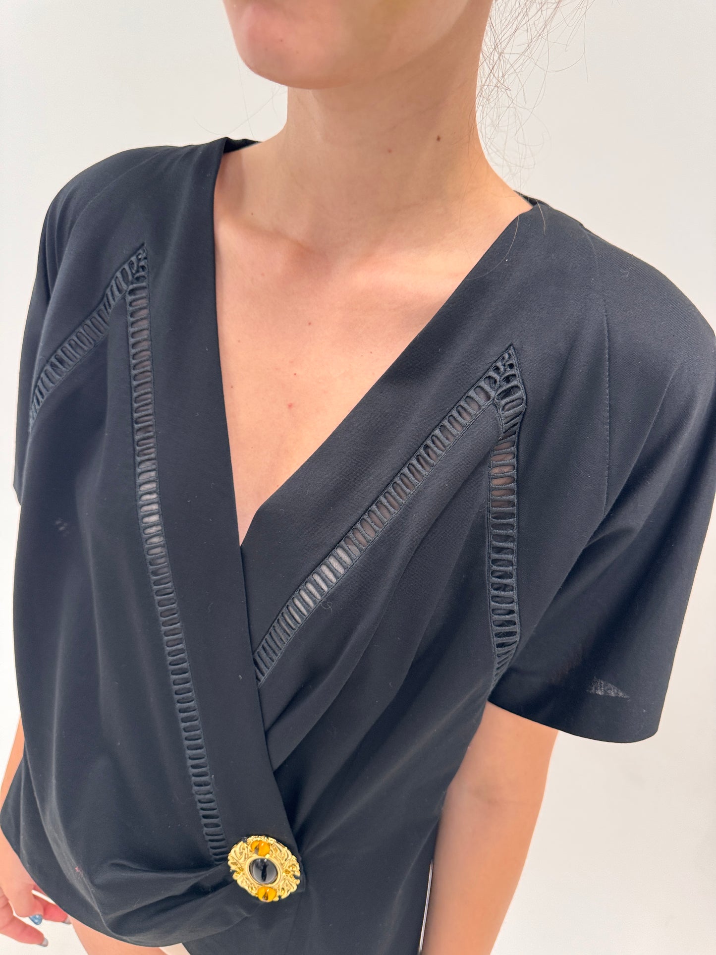 Sacou negru luxury Luisa Spagnoli cambrat cu închidere metalică bijuterie