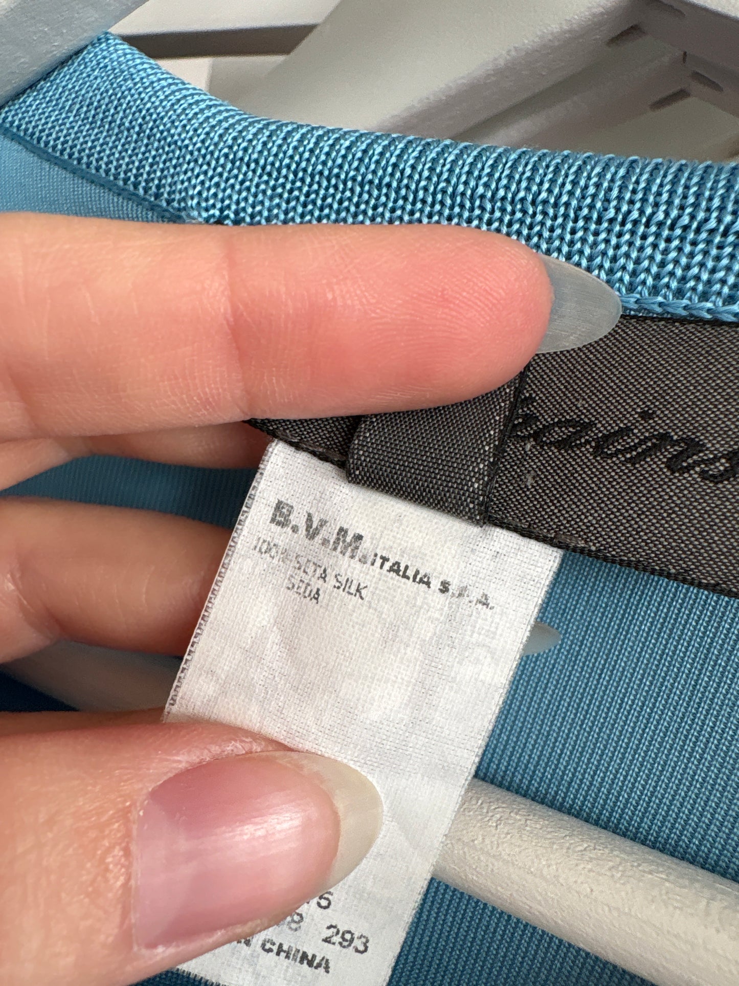 Top polo baby blue de grand luxury Les Copains din jerse de mătase naturală