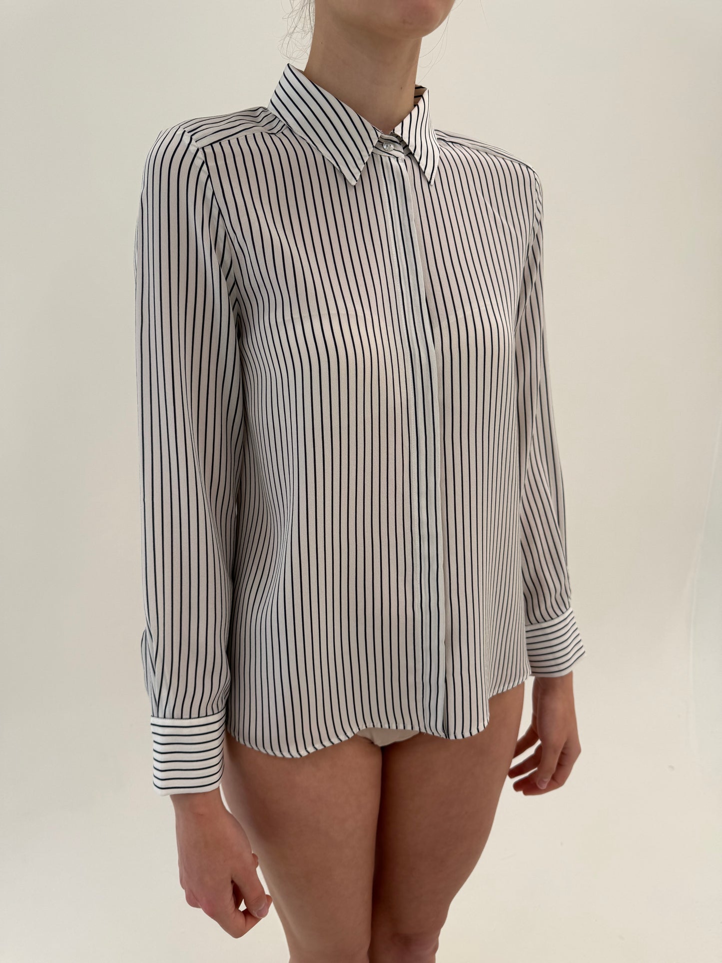 Cămașă noua din mătase naturală în dungi din gama Max Mara