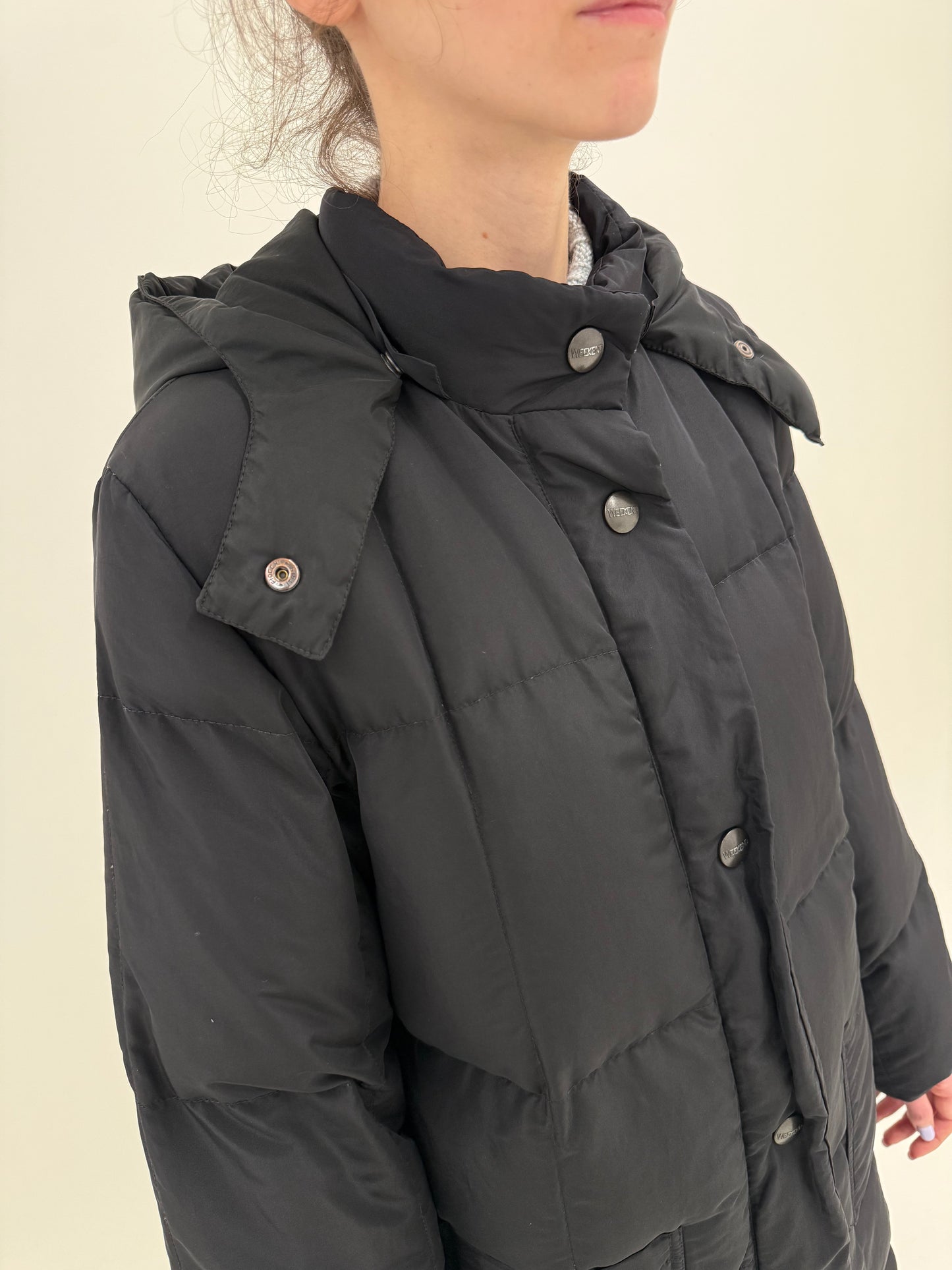 Puffer lung tall Max Mara negru cu glugă din material impermeabil