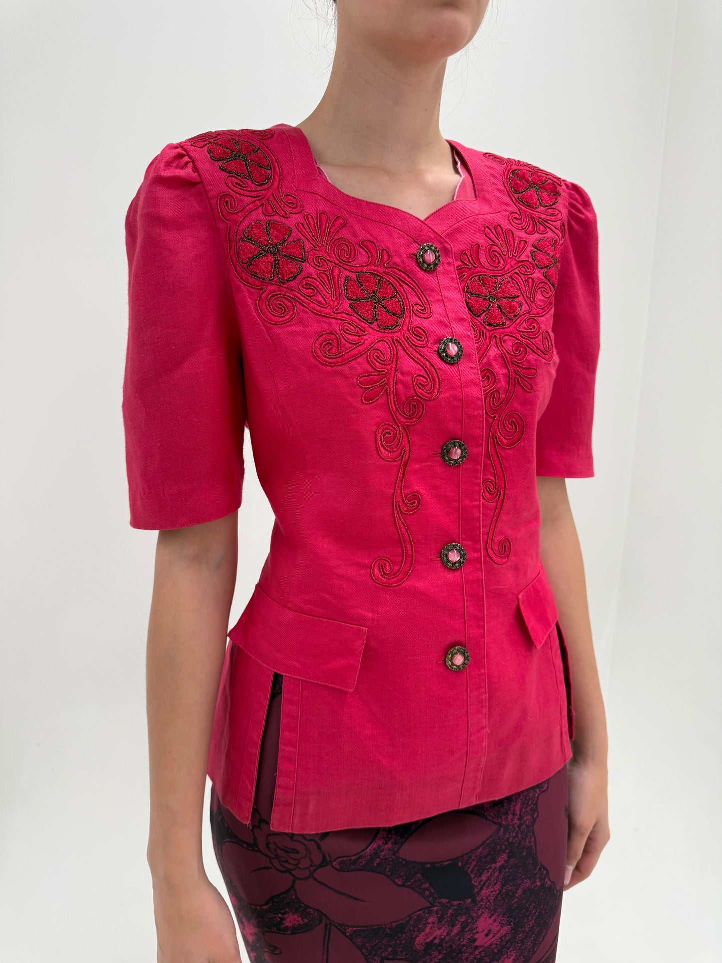 Sacou dark fucsia cu broderie din in excepțional italian în croi cambrat