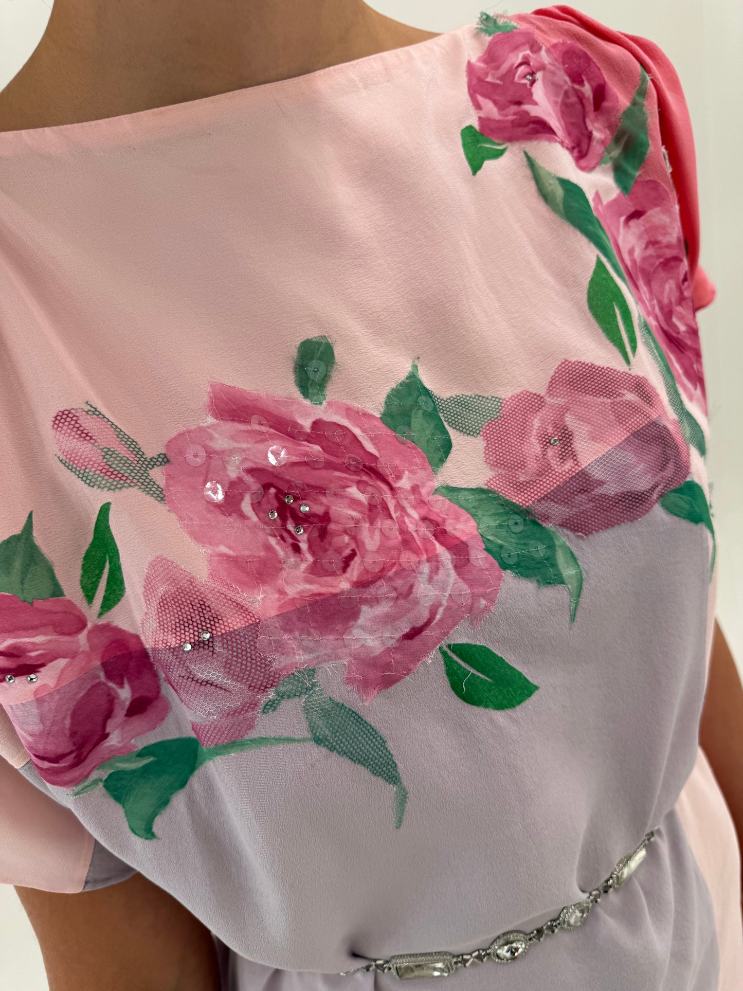 Rochie vintage din mătase naturală cu umeri drapați în culori pudrate și croi boxy