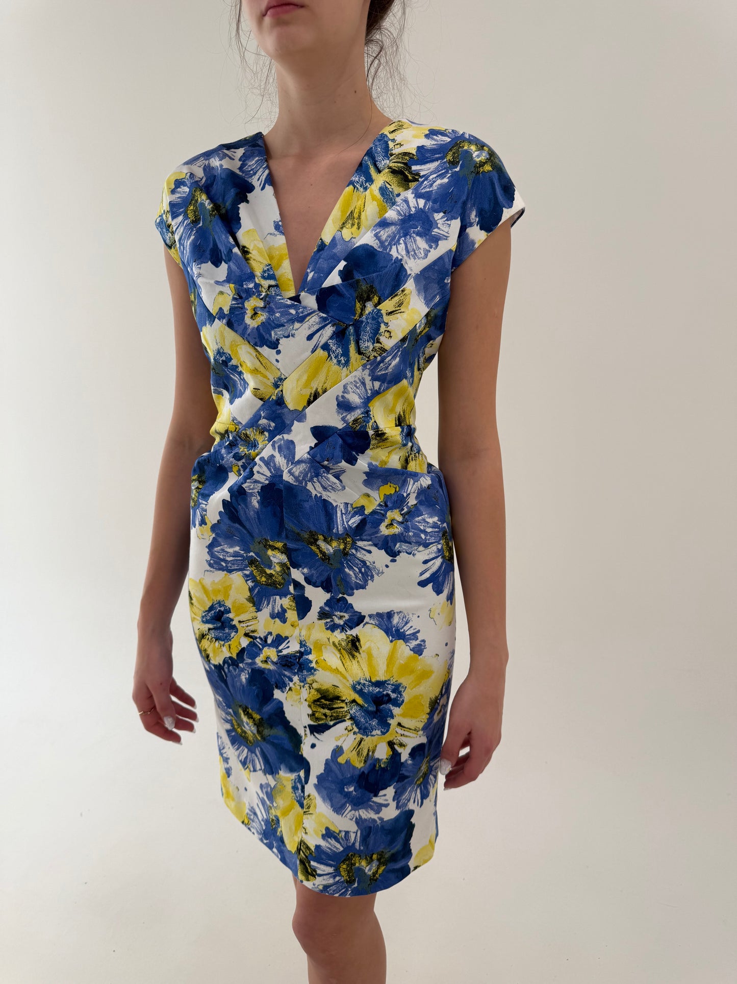Rochie cu detalii fronsate și print floral stilizat din bumbac ultra confort