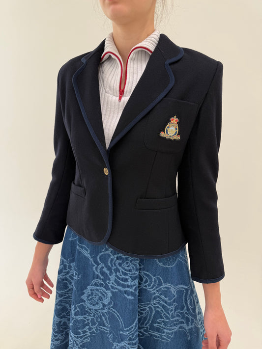 Sacou petite Armani preppy style cu paspoal și emblemă din lana extrafina