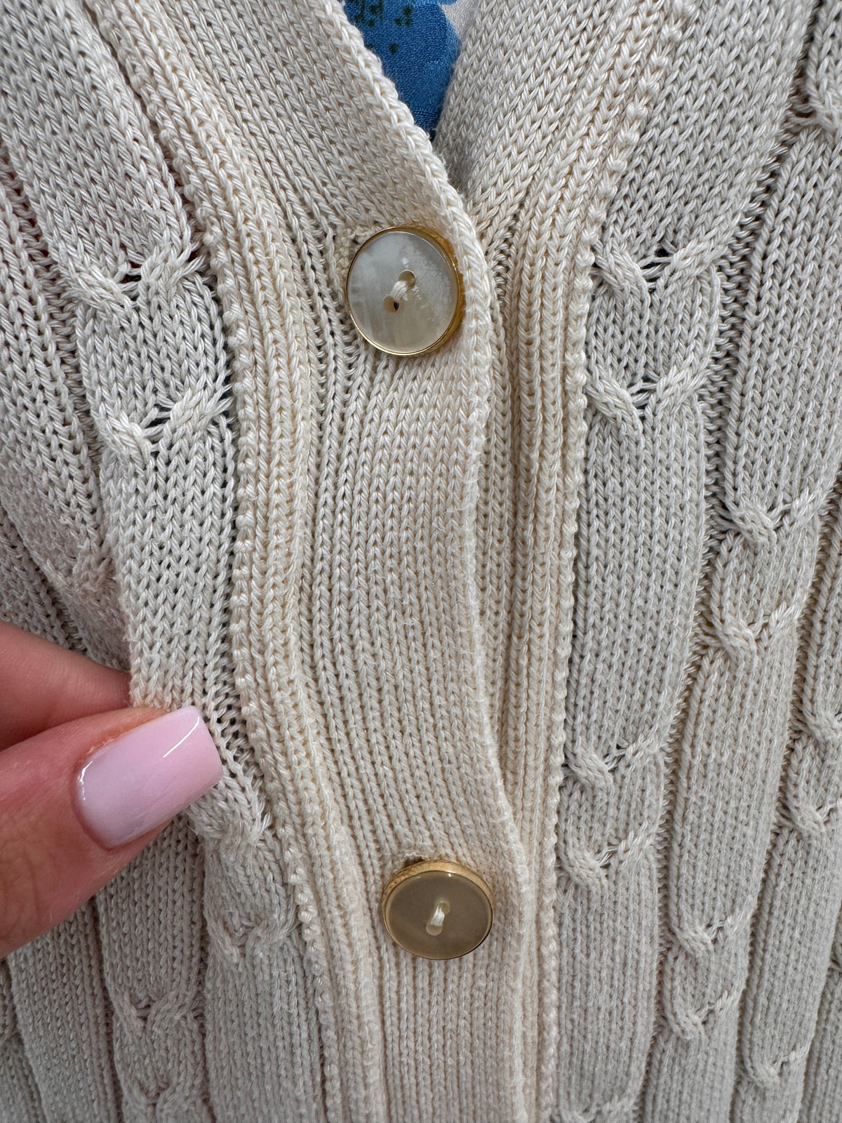 Cardigan din bumbac excepțional cu torsade light nude de gramaj mare