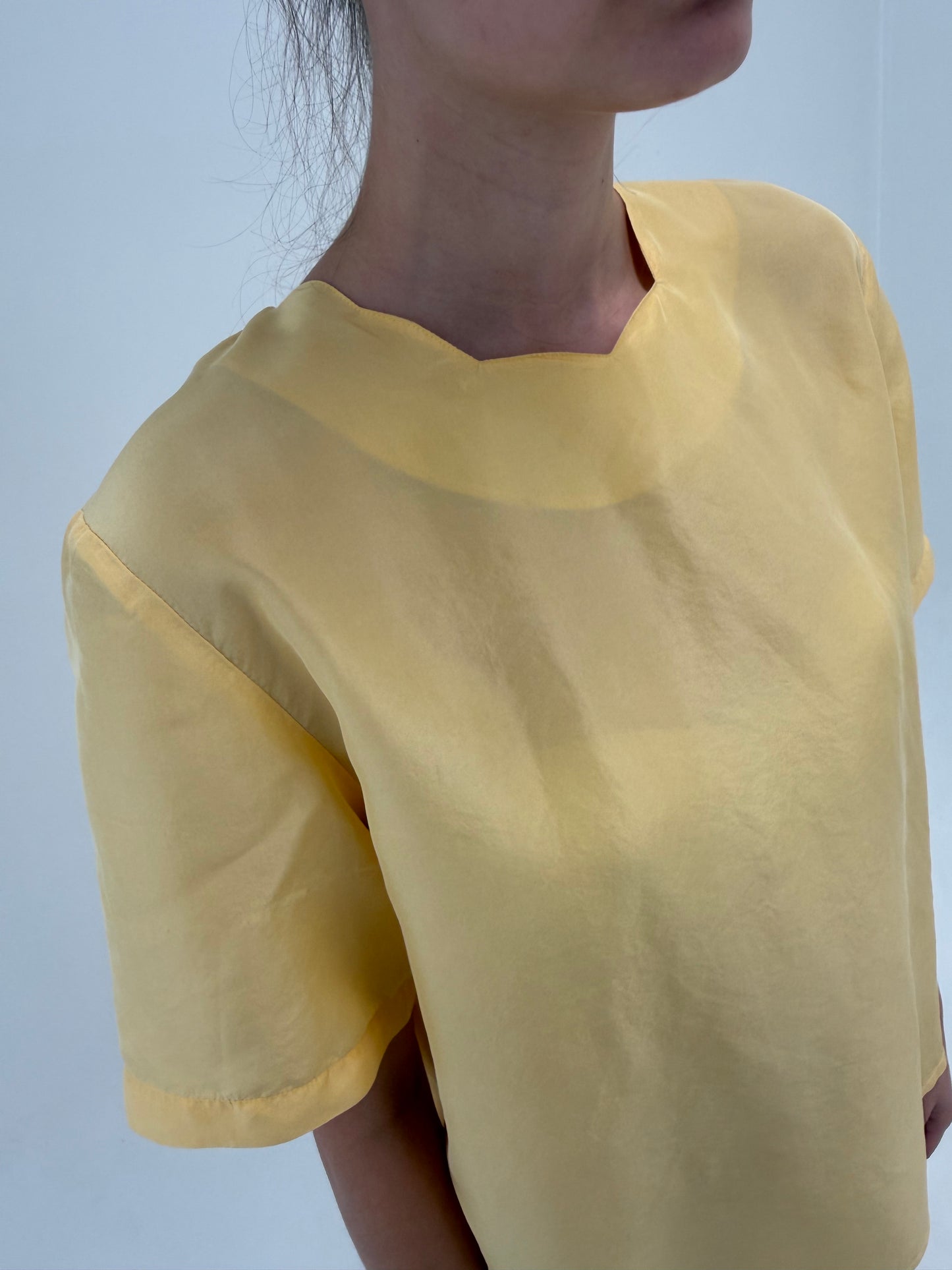 Top butter yellow din mătase naturală