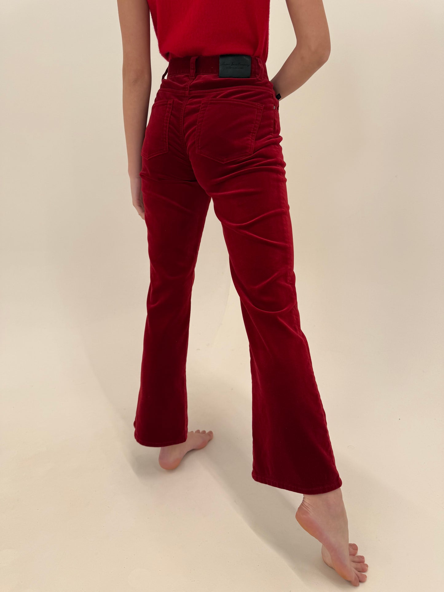 Pantaloni evazati cherry red Ralph Lauren din catifea modelatoare